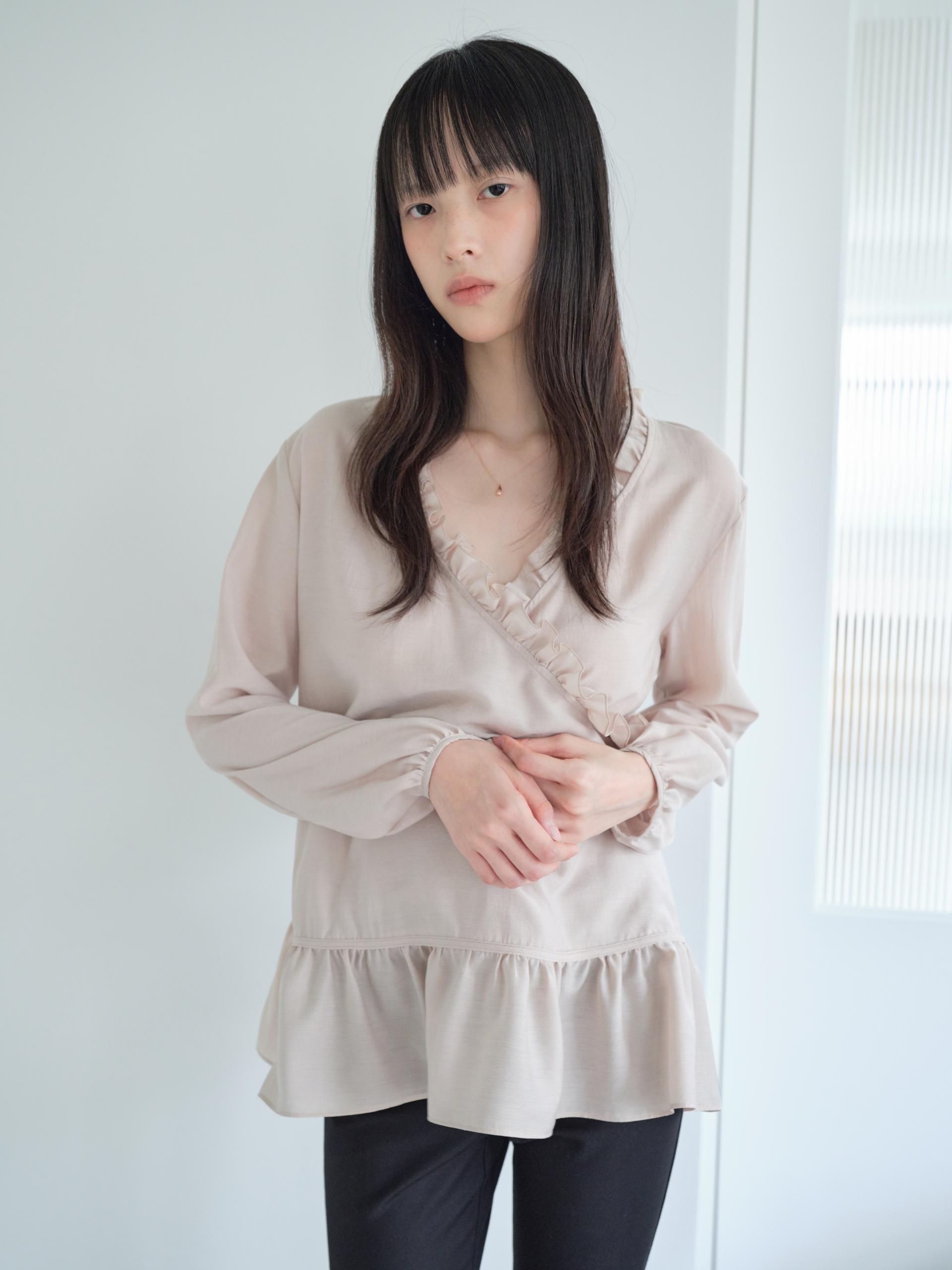 V-NECK RUFFLE WRAP BLOUSE_BEIGE