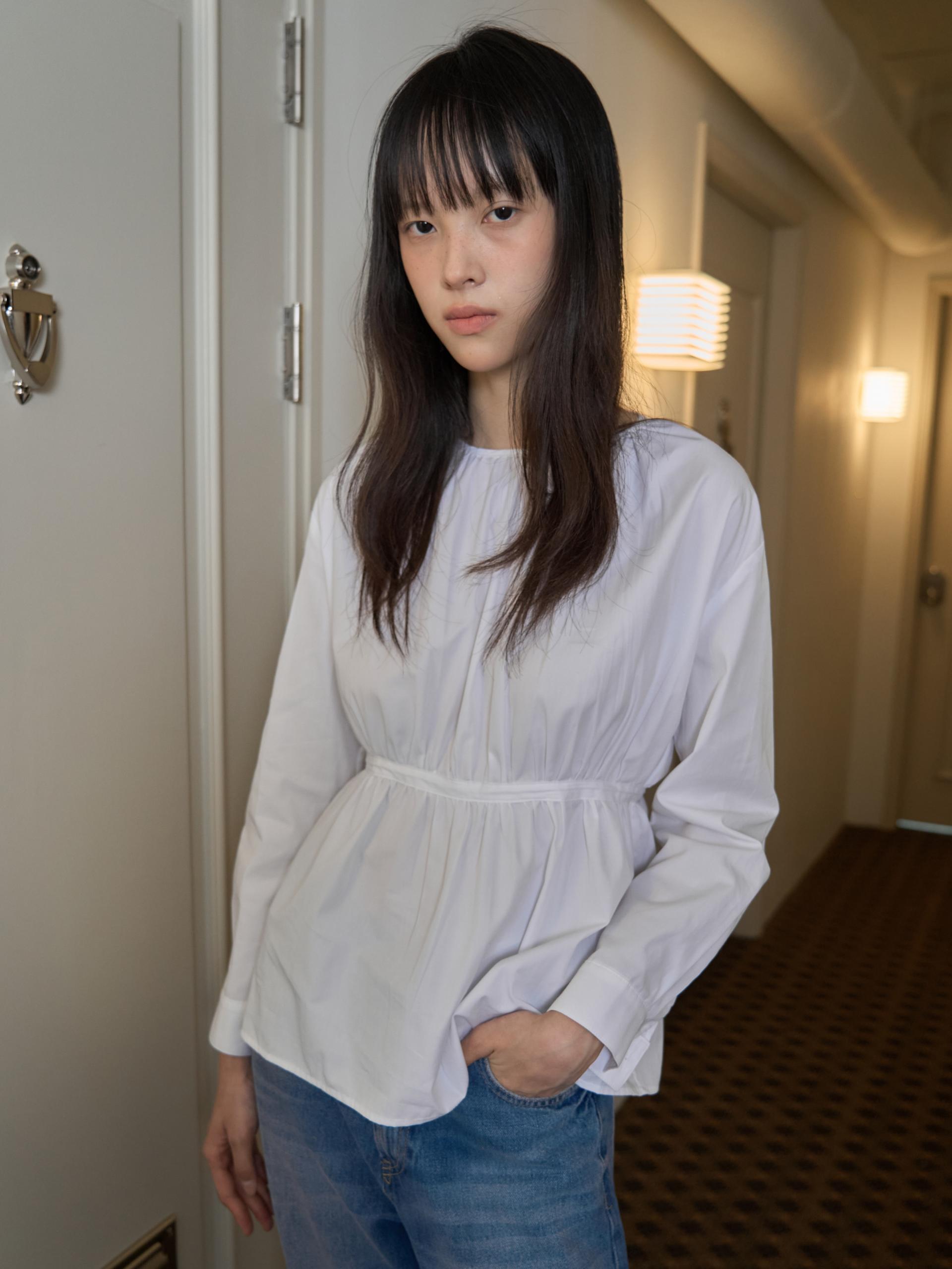 TAPE DETAIL SHIRRED BLOUSE_WHITE