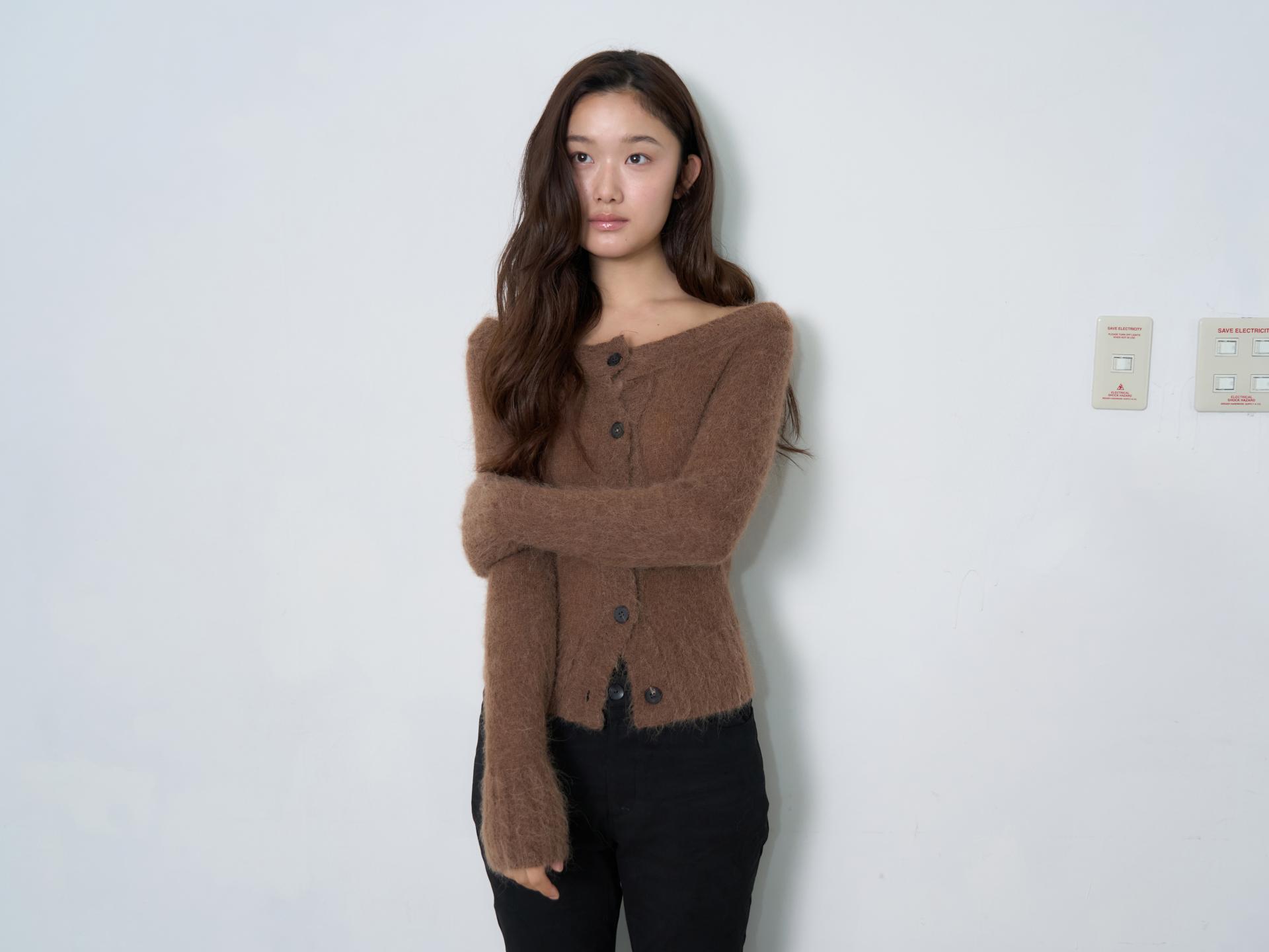 MERINO WOOL ALPACA OFF-SHOULDER CARDIGAN_BROWN