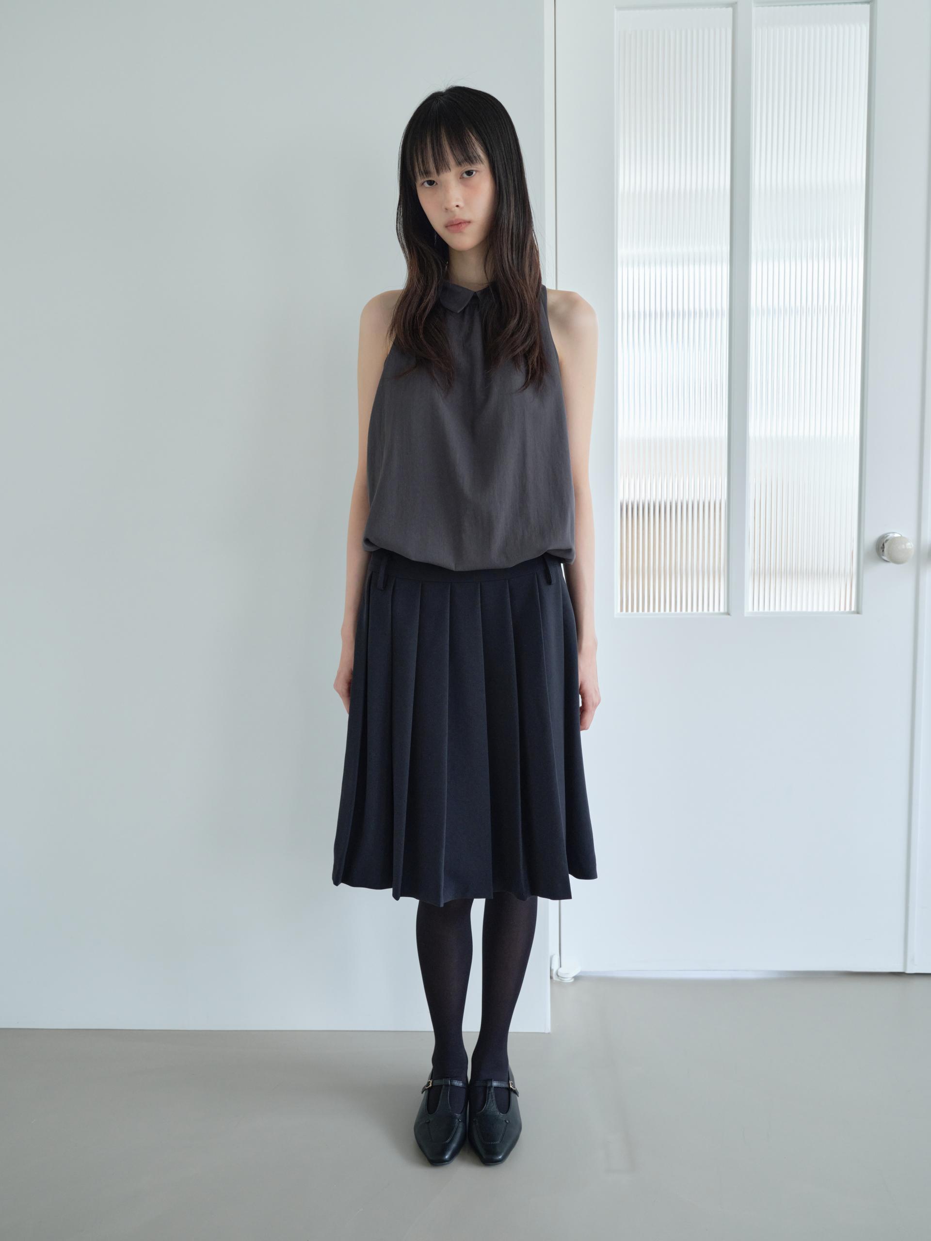 COLLARED HALTER TOP_CHARCOAL