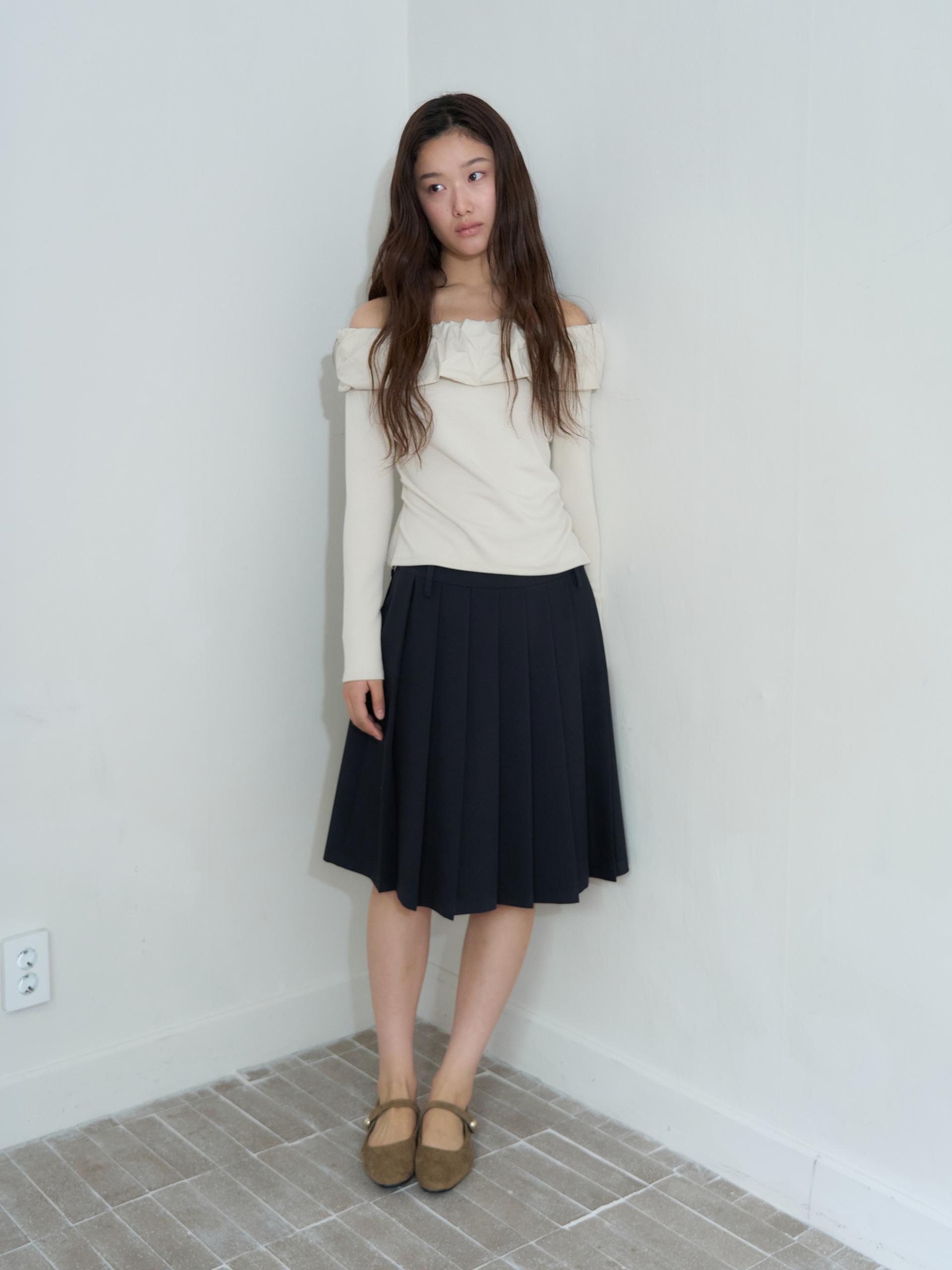 ROMANTIC OFF-SHOULDER SHIRRED TOP_BEIGE