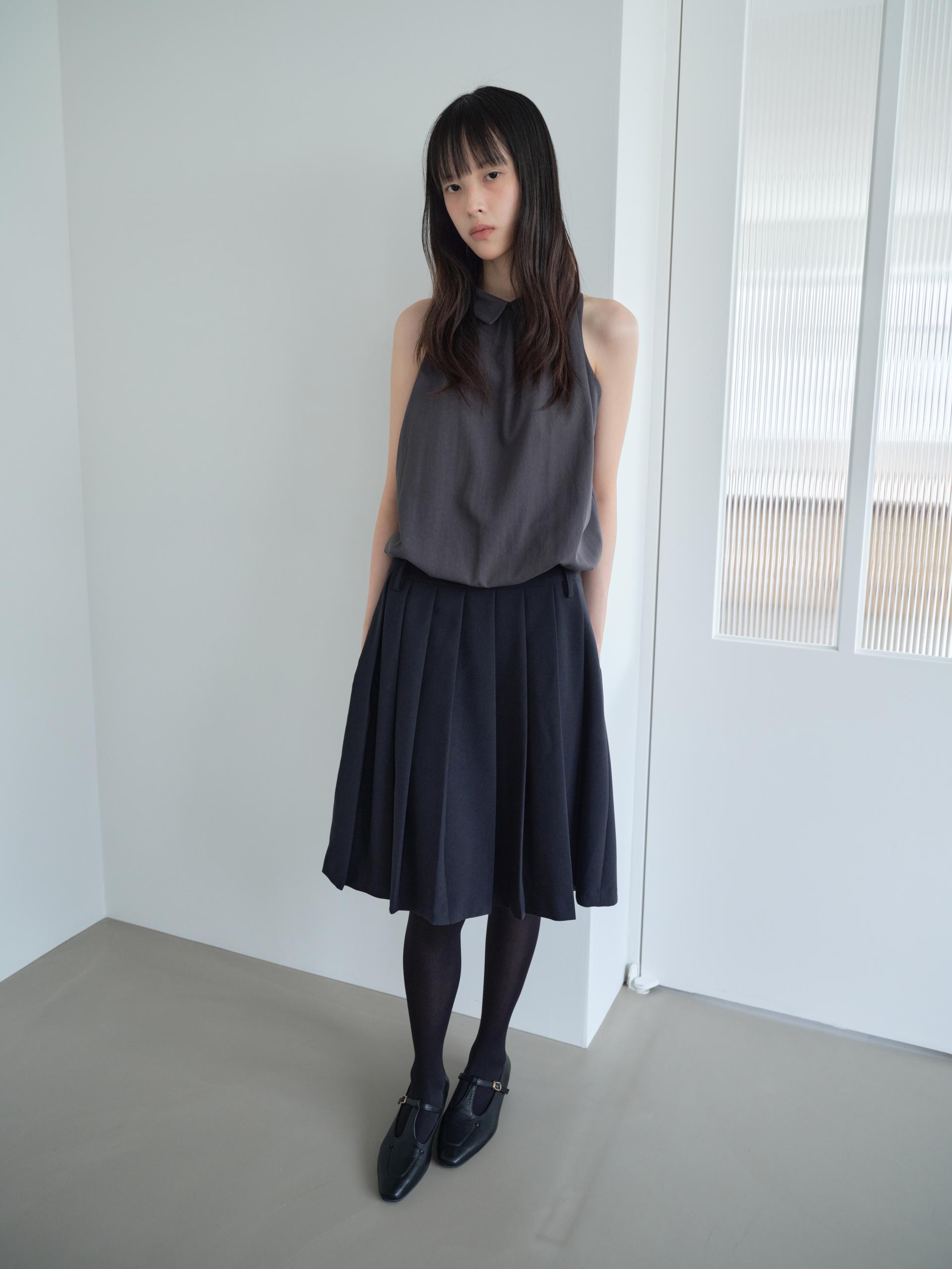 COLLARED HALTER TOP_CHARCOAL