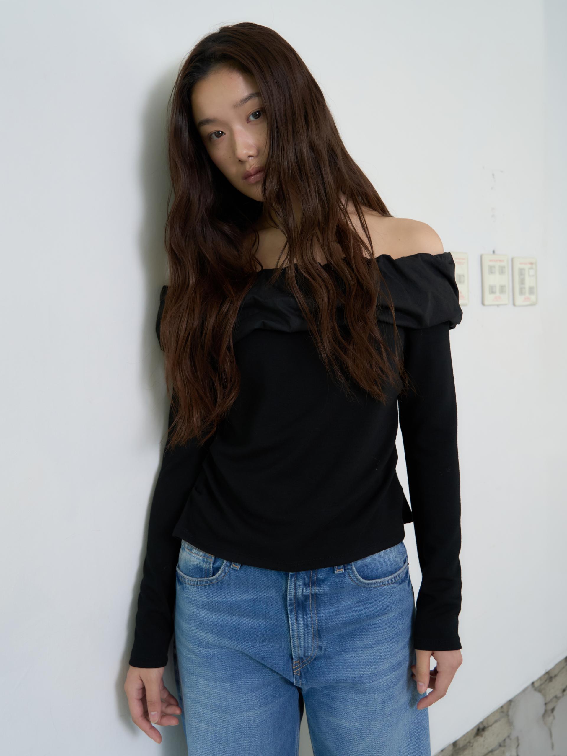 ROMANTIC OFF-SHOULDER SHIRRED TOP_BLACK