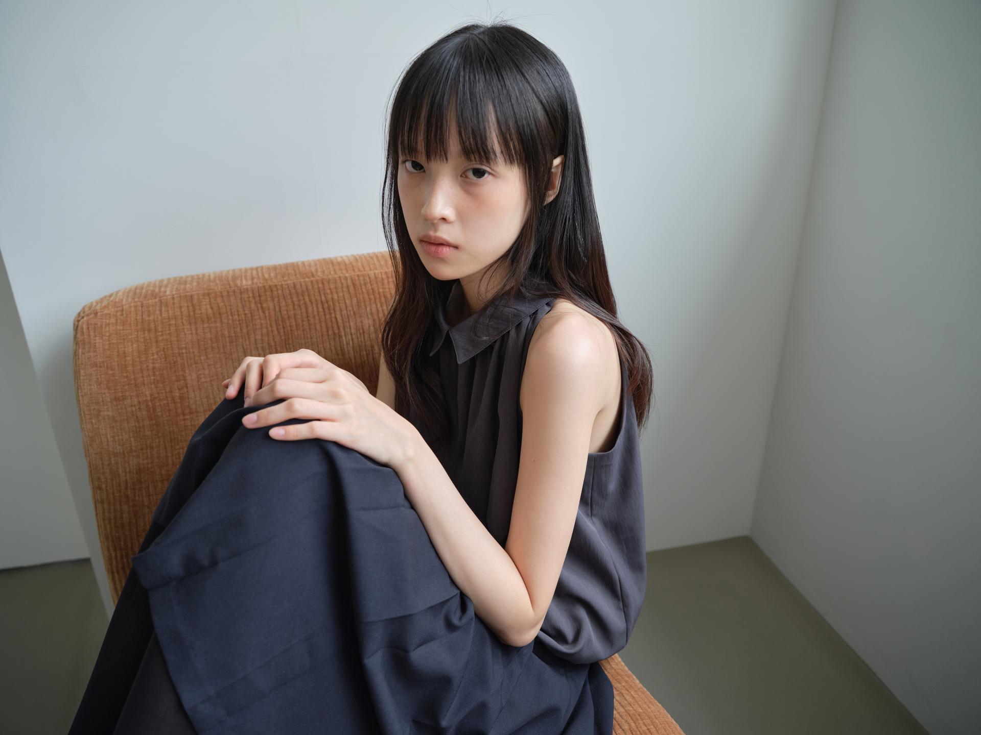 COLLARED HALTER TOP_CHARCOAL