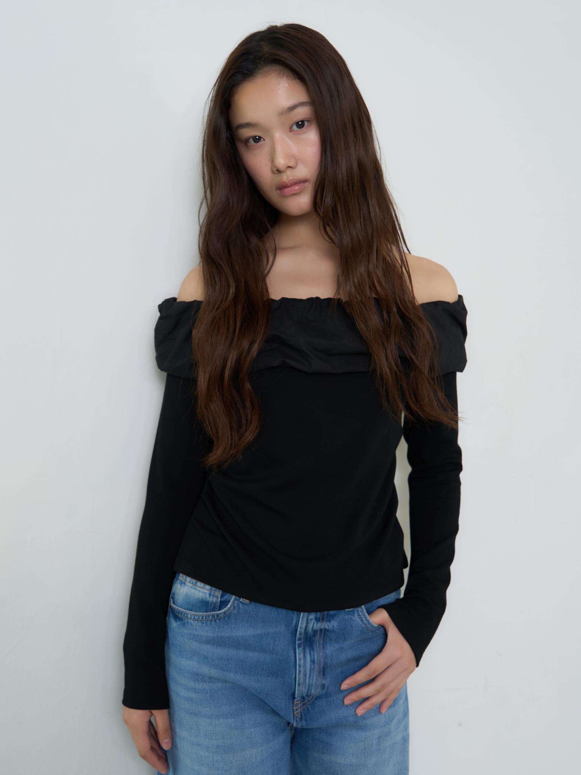 ROMANTIC OFF-SHOULDER SHIRRED TOP_BLACK