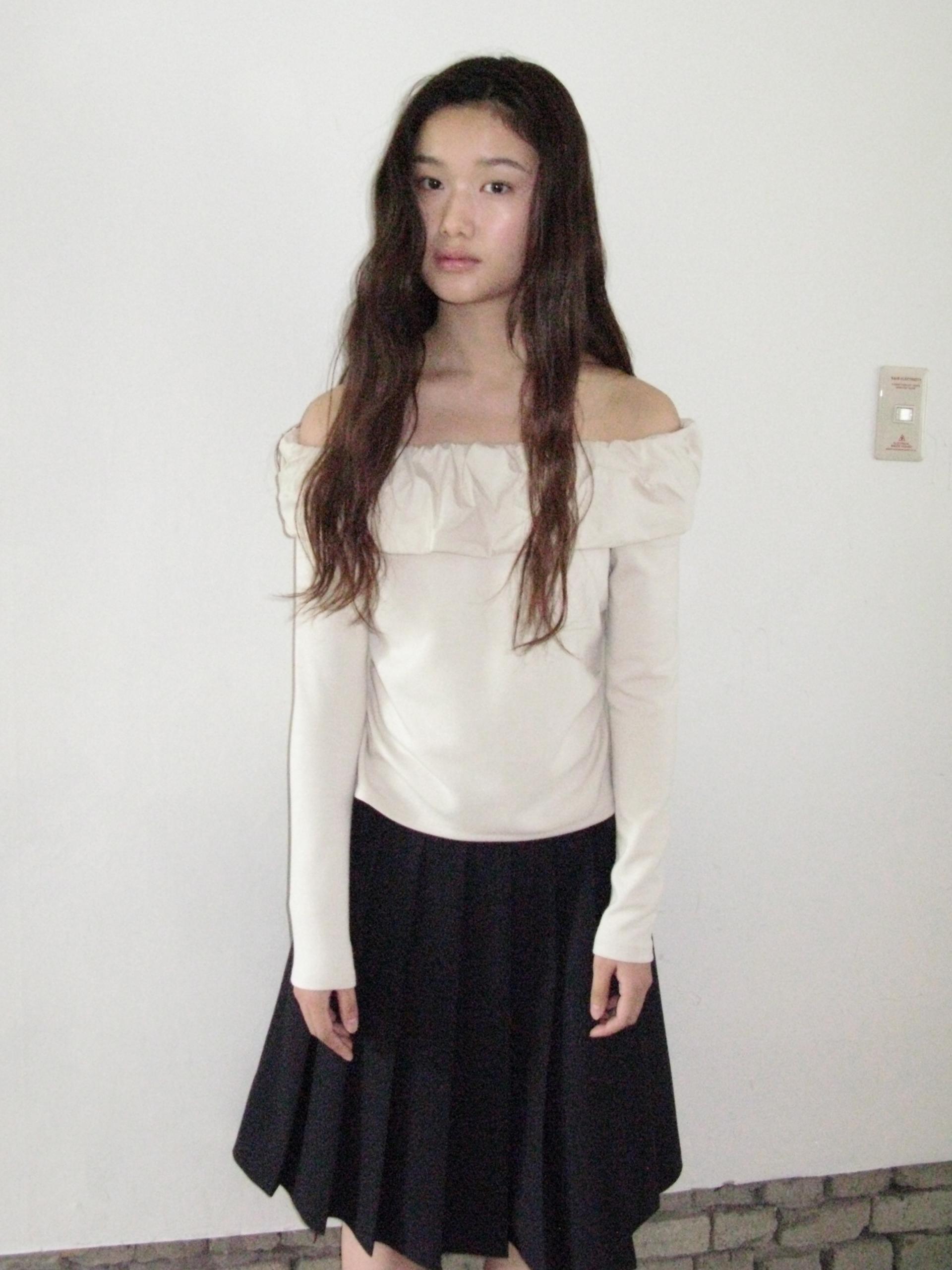 ROMANTIC OFF-SHOULDER SHIRRED TOP_BEIGE