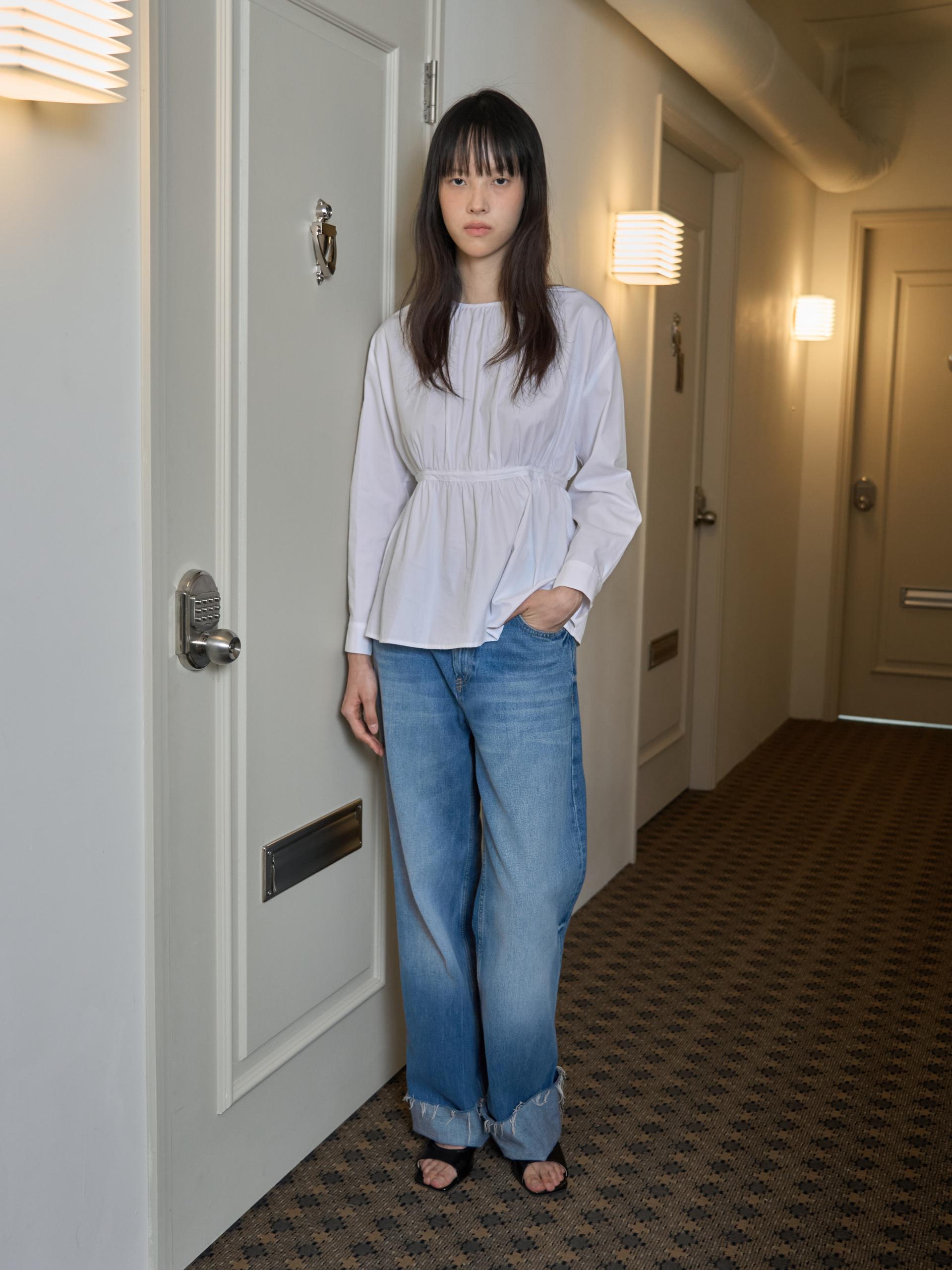 TAPE DETAIL SHIRRED BLOUSE_WHITE