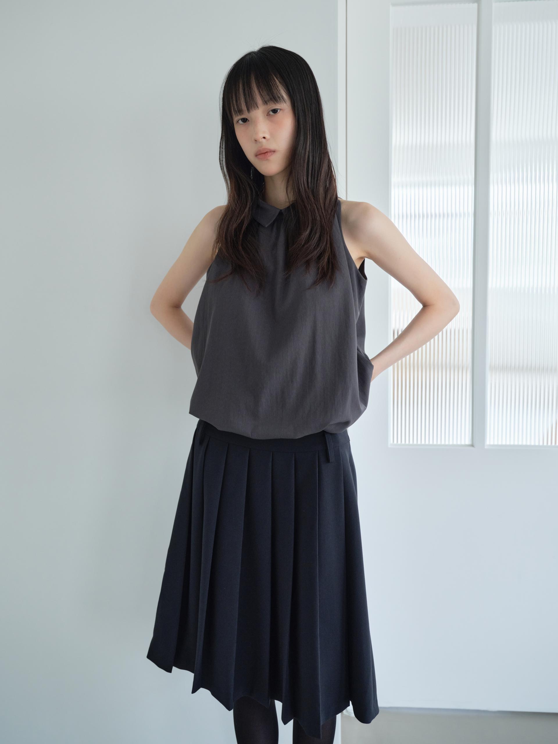 COLLARED HALTER TOP_CHARCOAL
