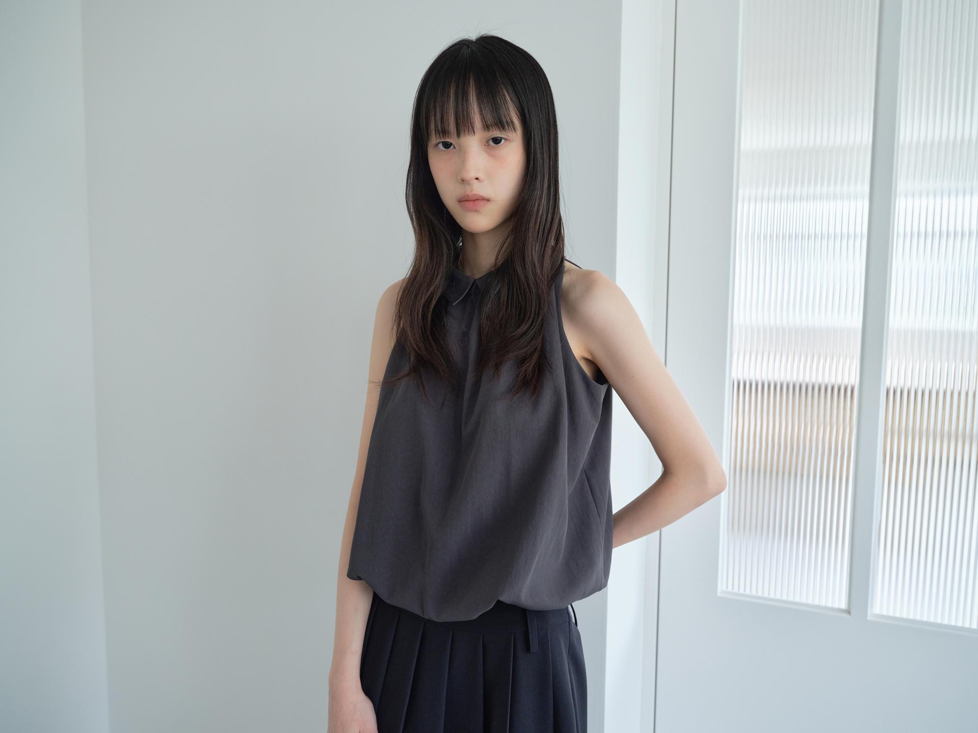 COLLARED HALTER TOP_CHARCOAL