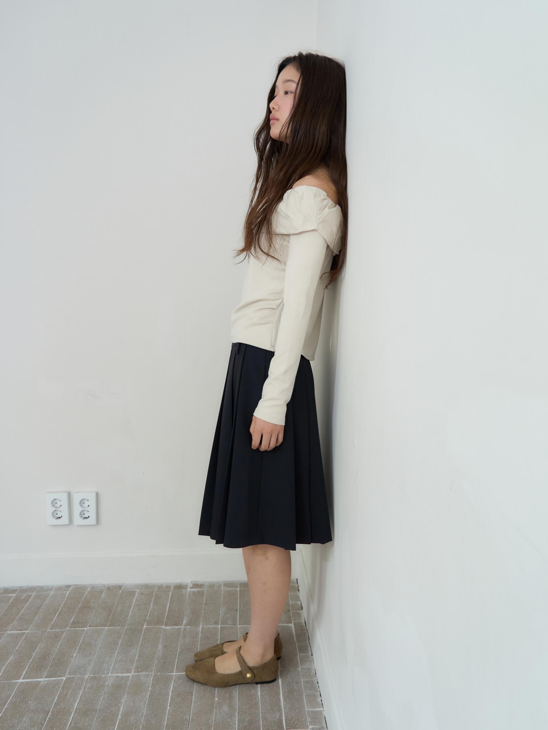 ROMANTIC OFF-SHOULDER SHIRRED TOP_BEIGE