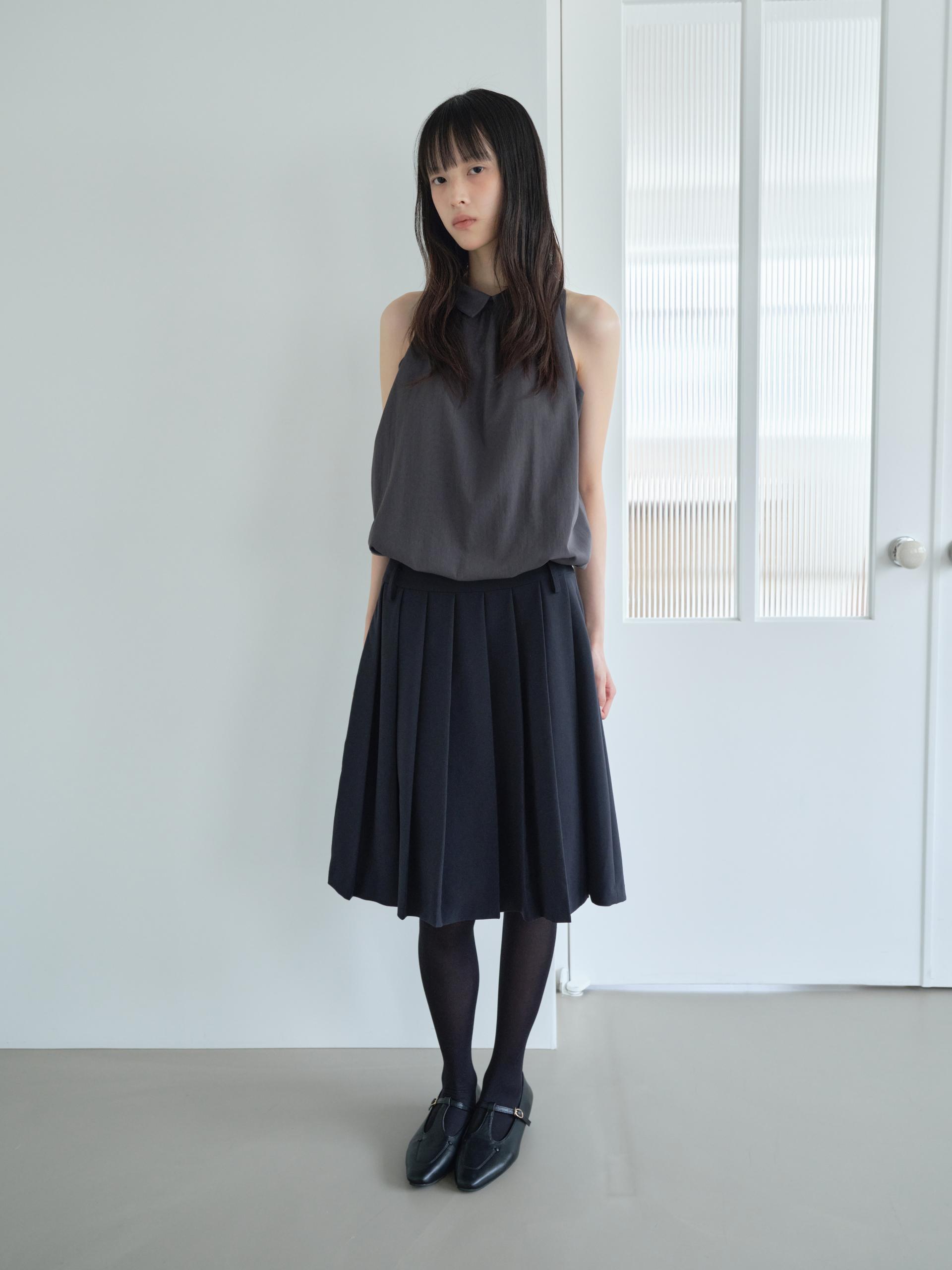 COLLARED HALTER TOP_CHARCOAL