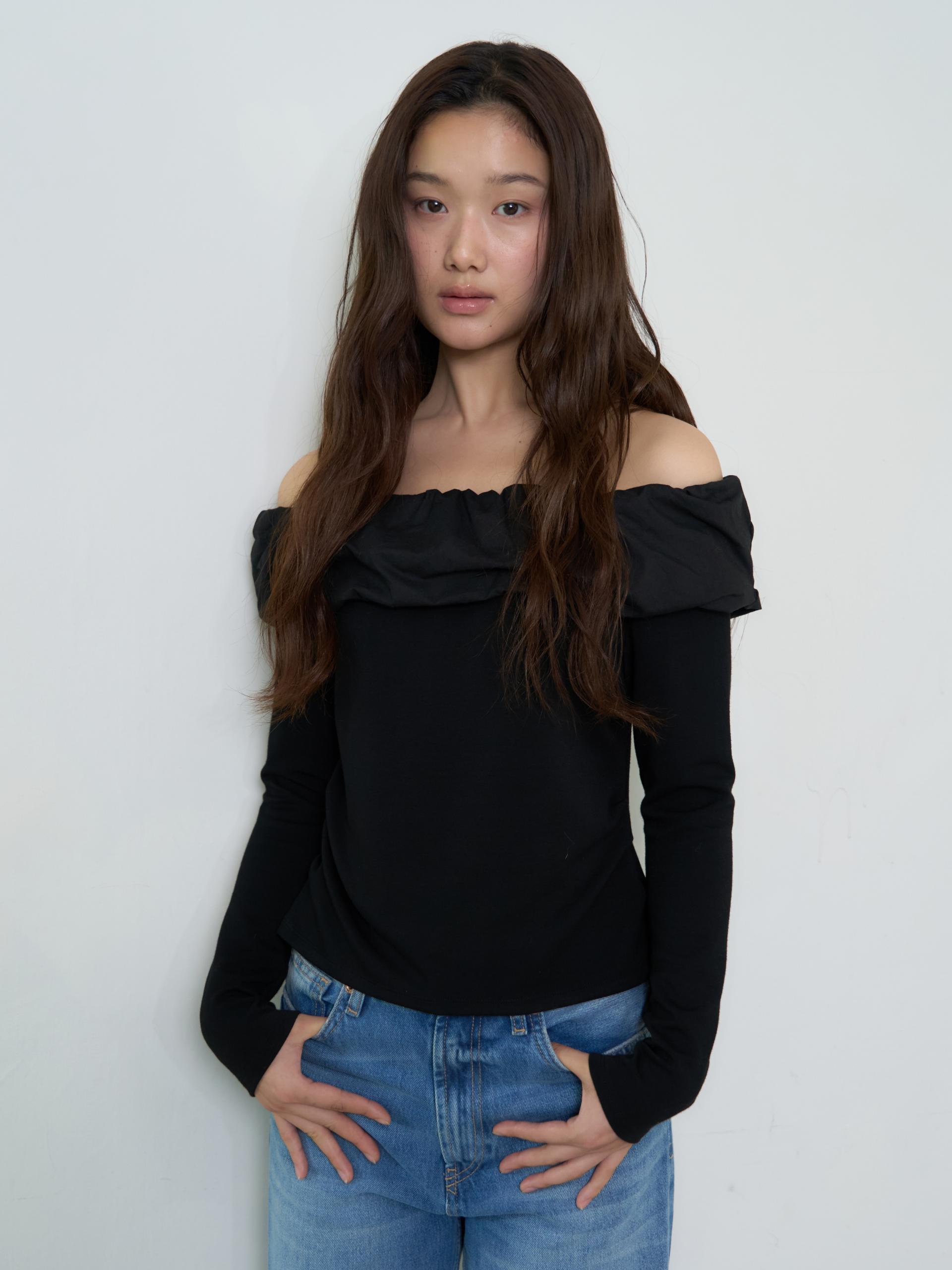 ROMANTIC OFF-SHOULDER SHIRRED TOP_BLACK
