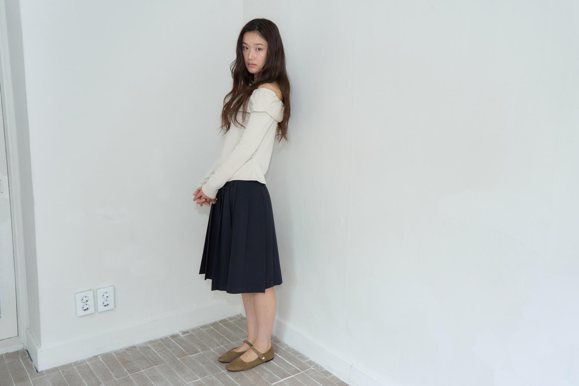 ROMANTIC OFF-SHOULDER SHIRRED TOP_BEIGE