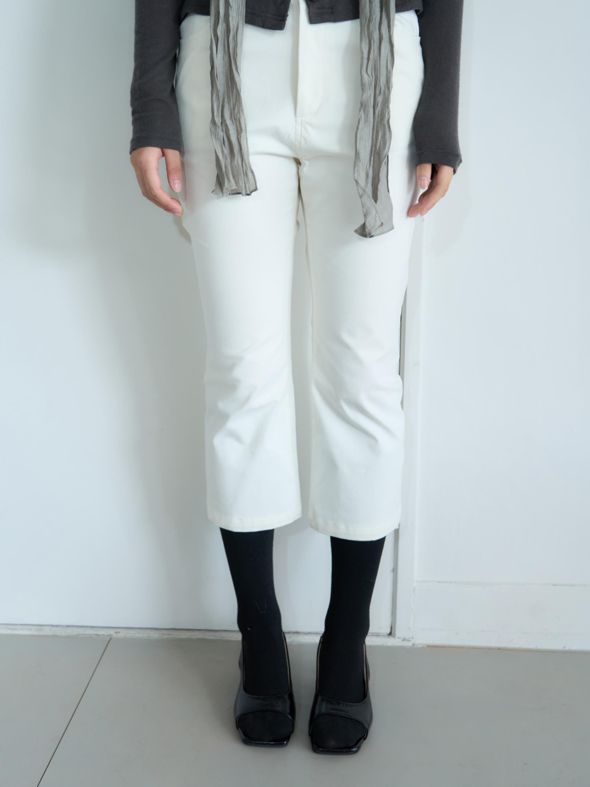 PEACHED CAPRI PANTS_IVORY