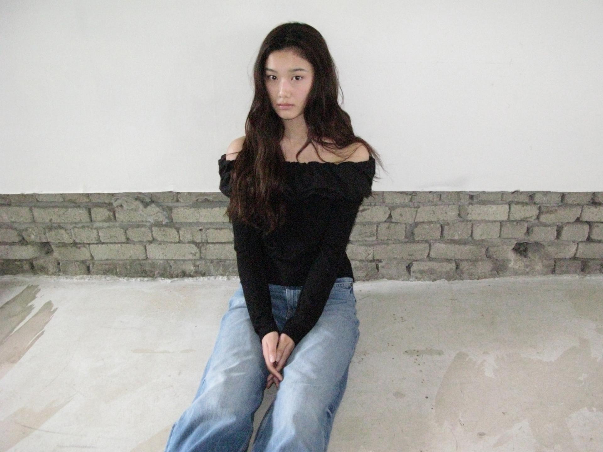 ROMANTIC OFF-SHOULDER SHIRRED TOP_BLACK