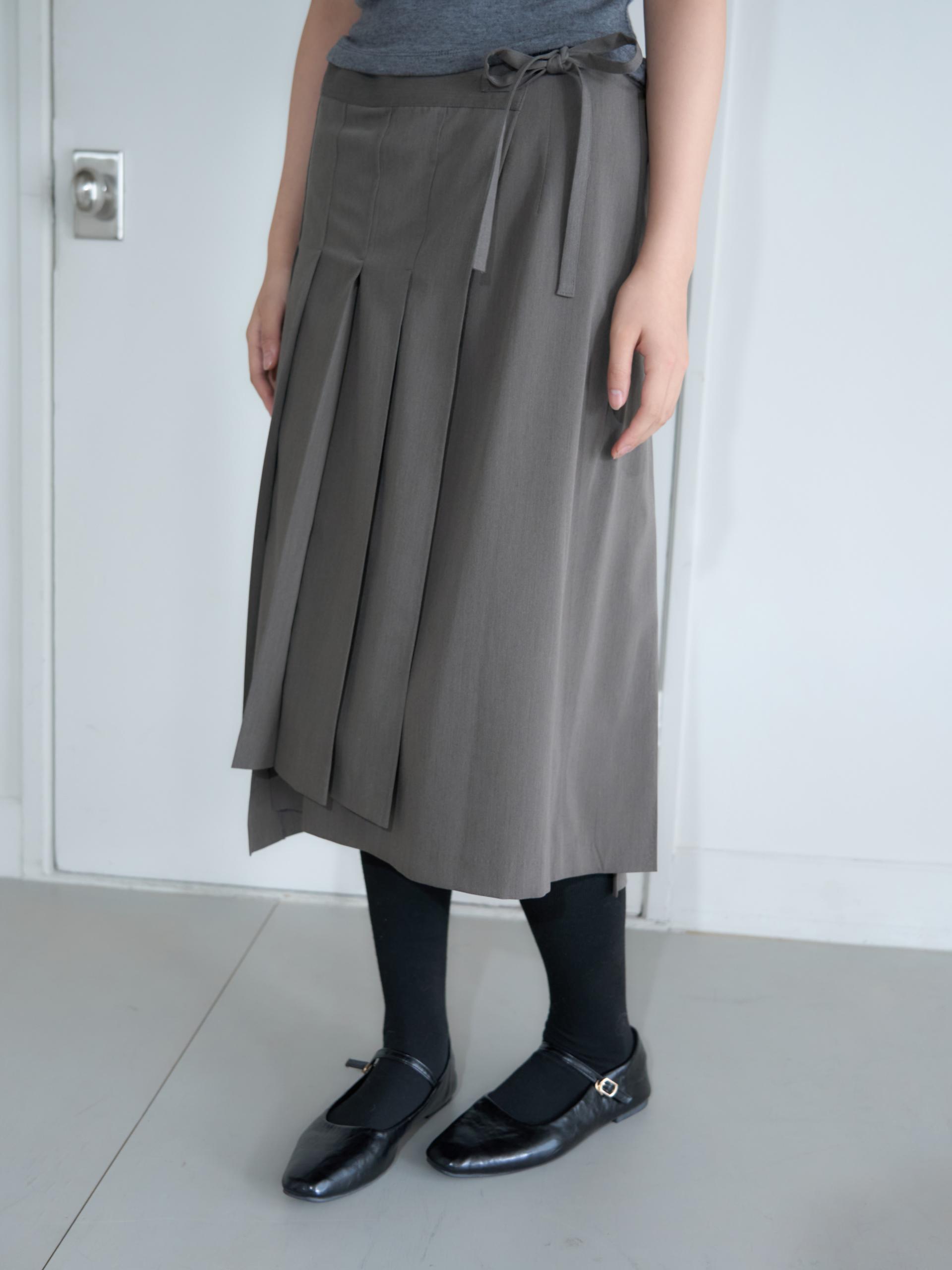 WRAP PLEATED LONG SKIRT_BROWN