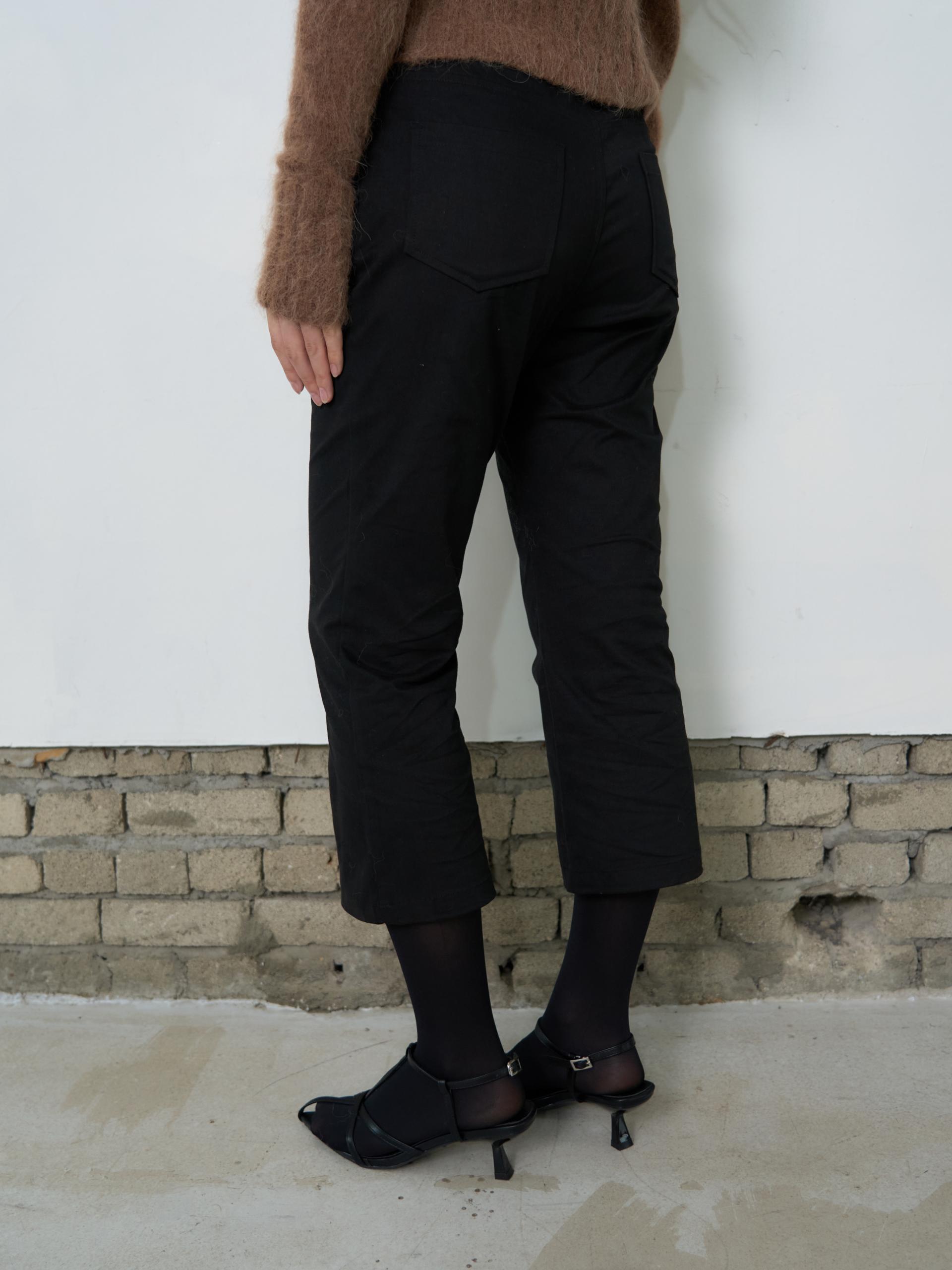 PEACHED CAPRI PANTS_BLACK