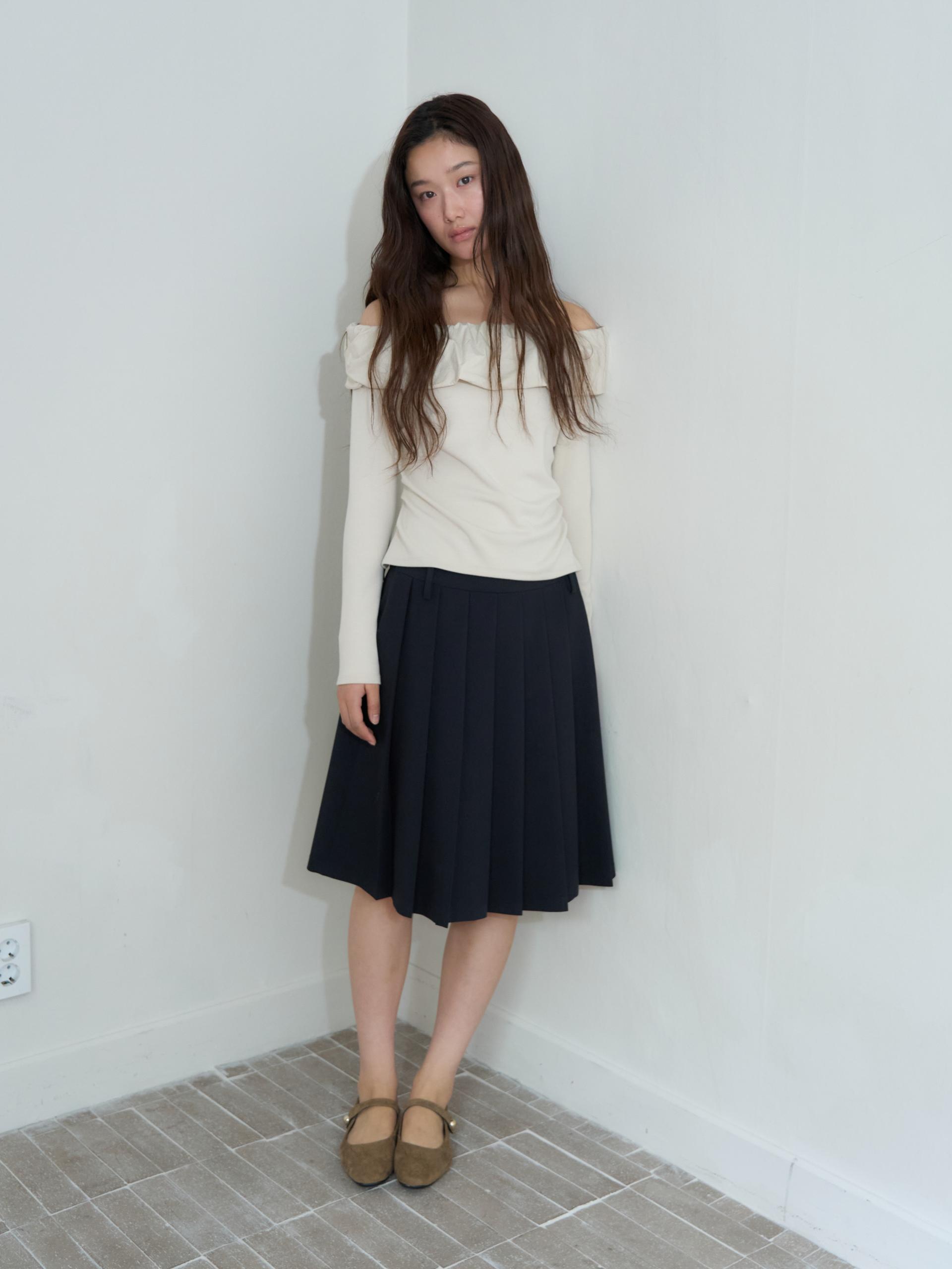 ROMANTIC OFF-SHOULDER SHIRRED TOP_BEIGE