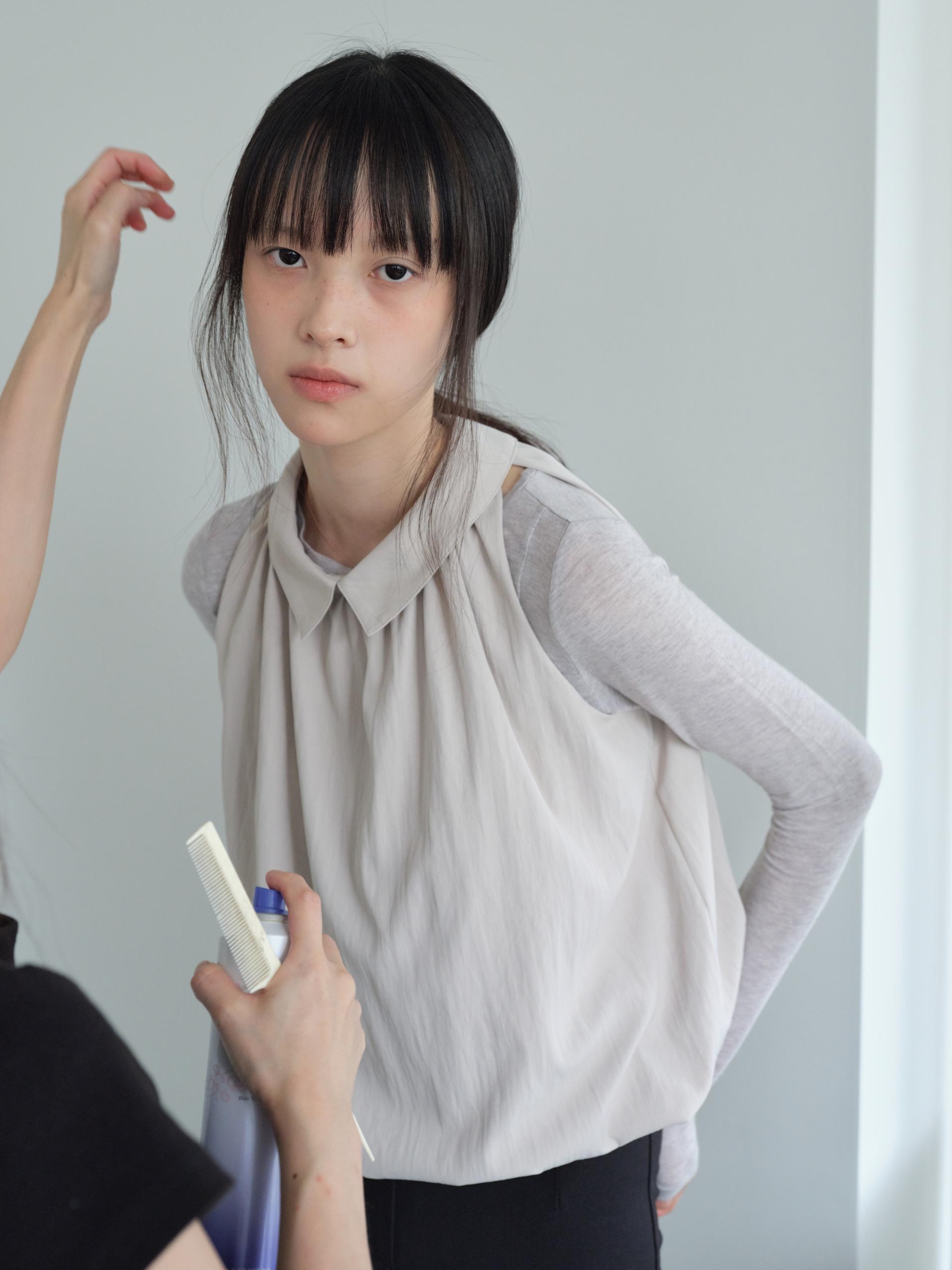 COLLARED HALTER TOP_BEIGE