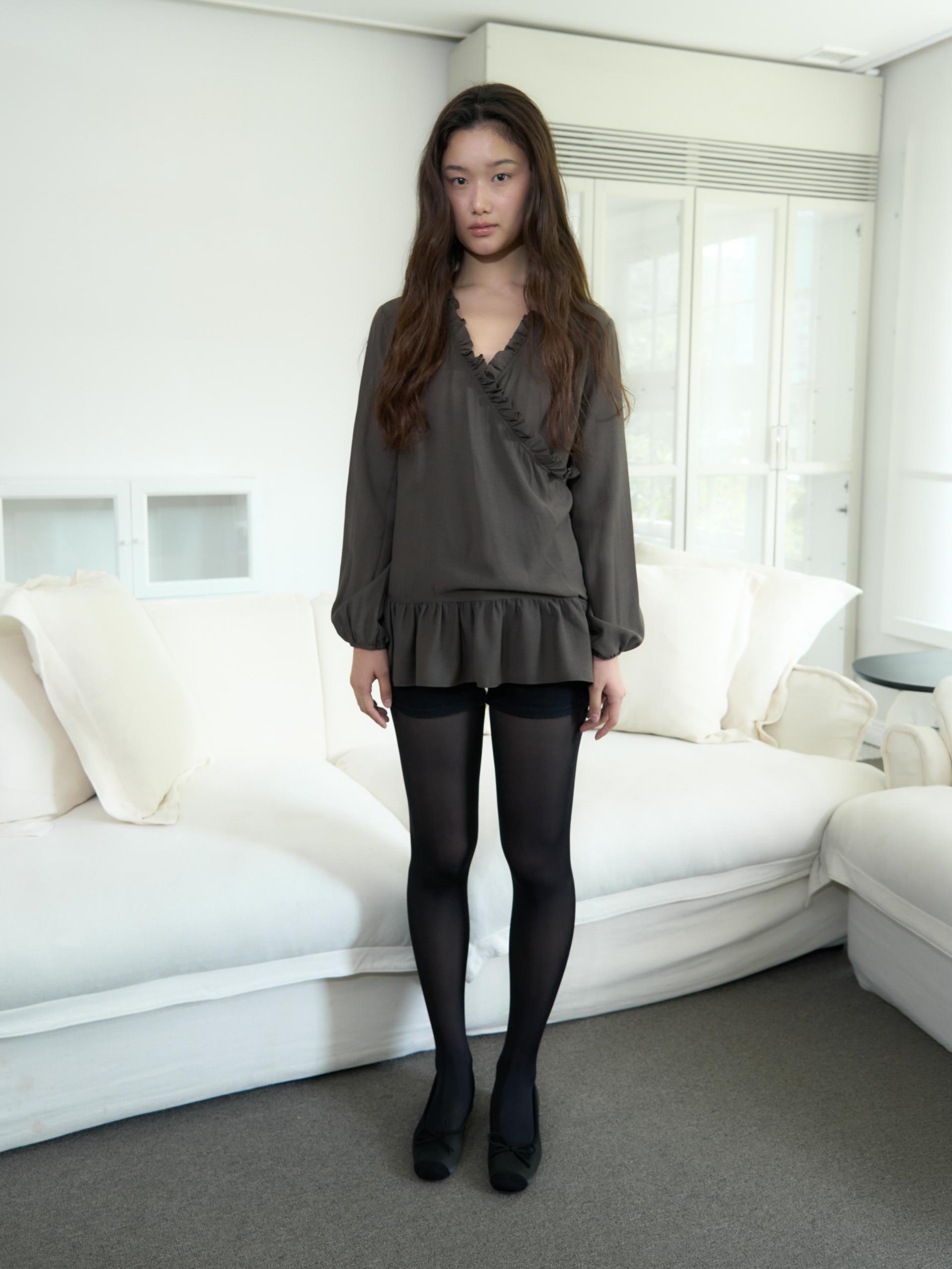 V-NECK RUFFLE WRAP BLOUSE_BROWN