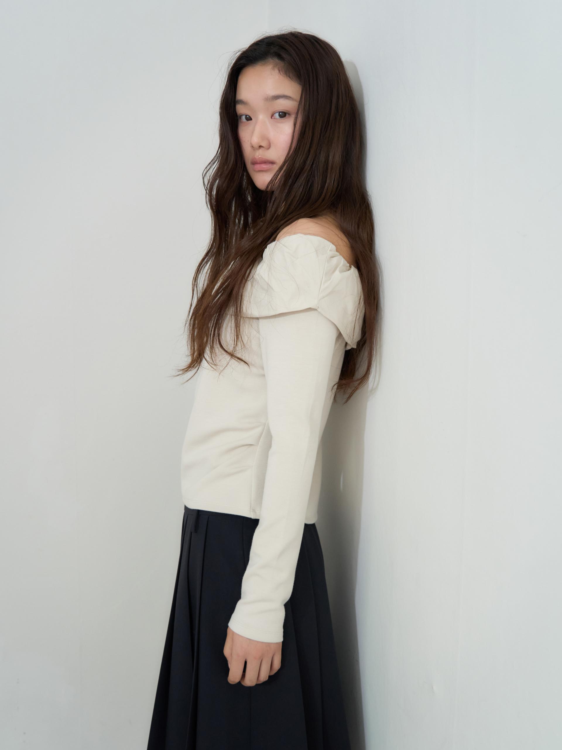ROMANTIC OFF-SHOULDER SHIRRED TOP_BEIGE