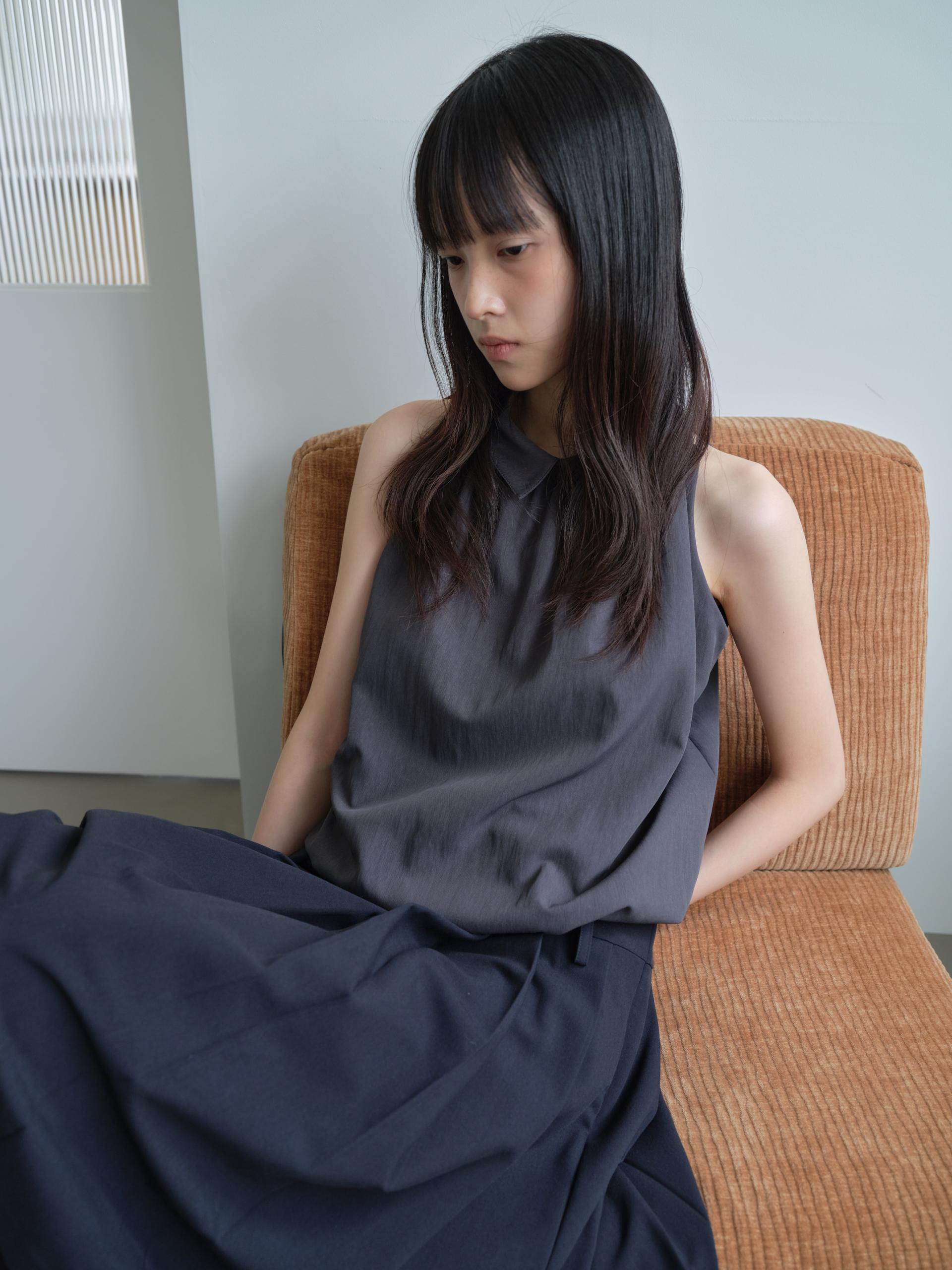 COLLARED HALTER TOP_CHARCOAL