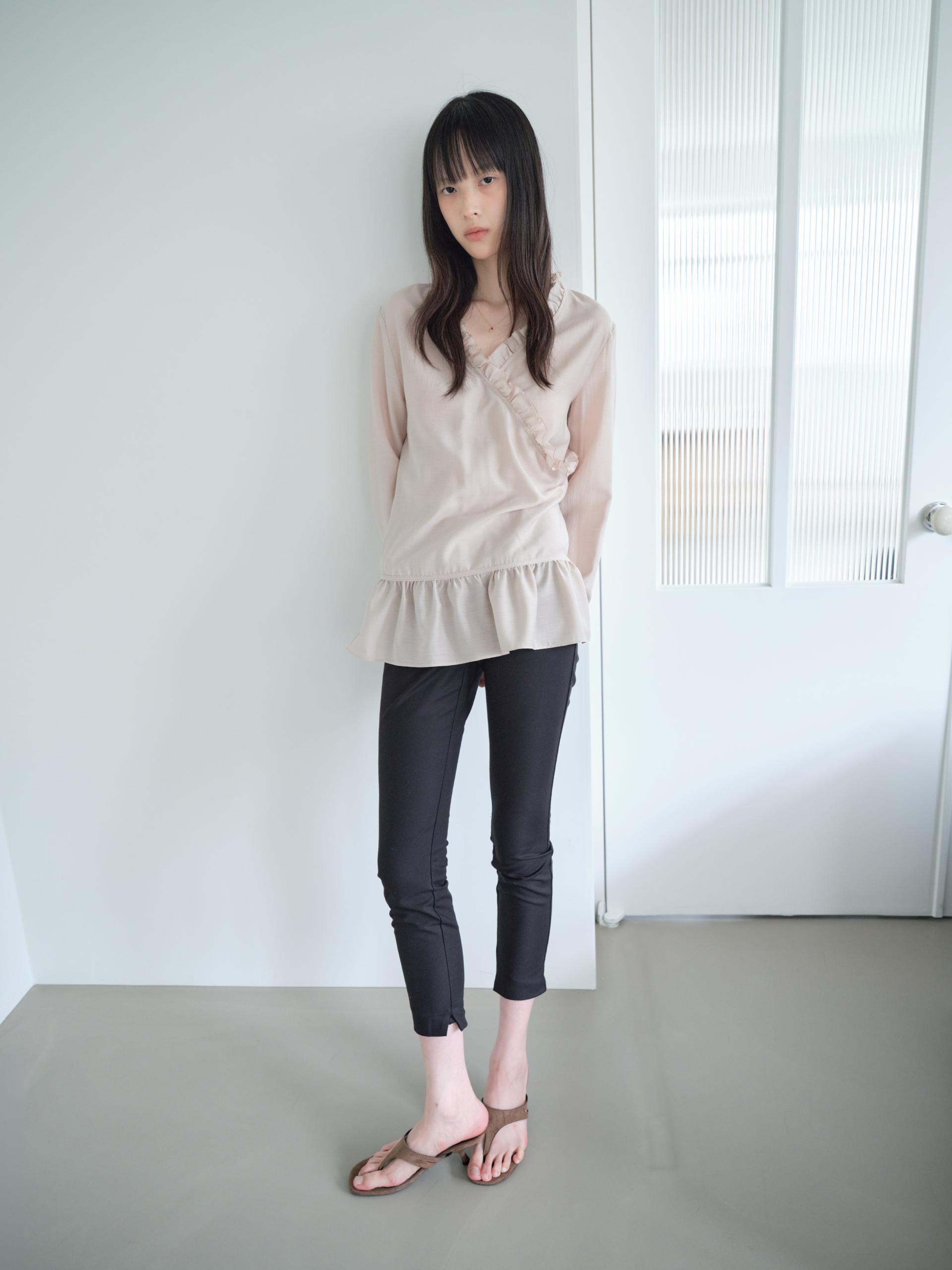 V-NECK RUFFLE WRAP BLOUSE_BEIGE