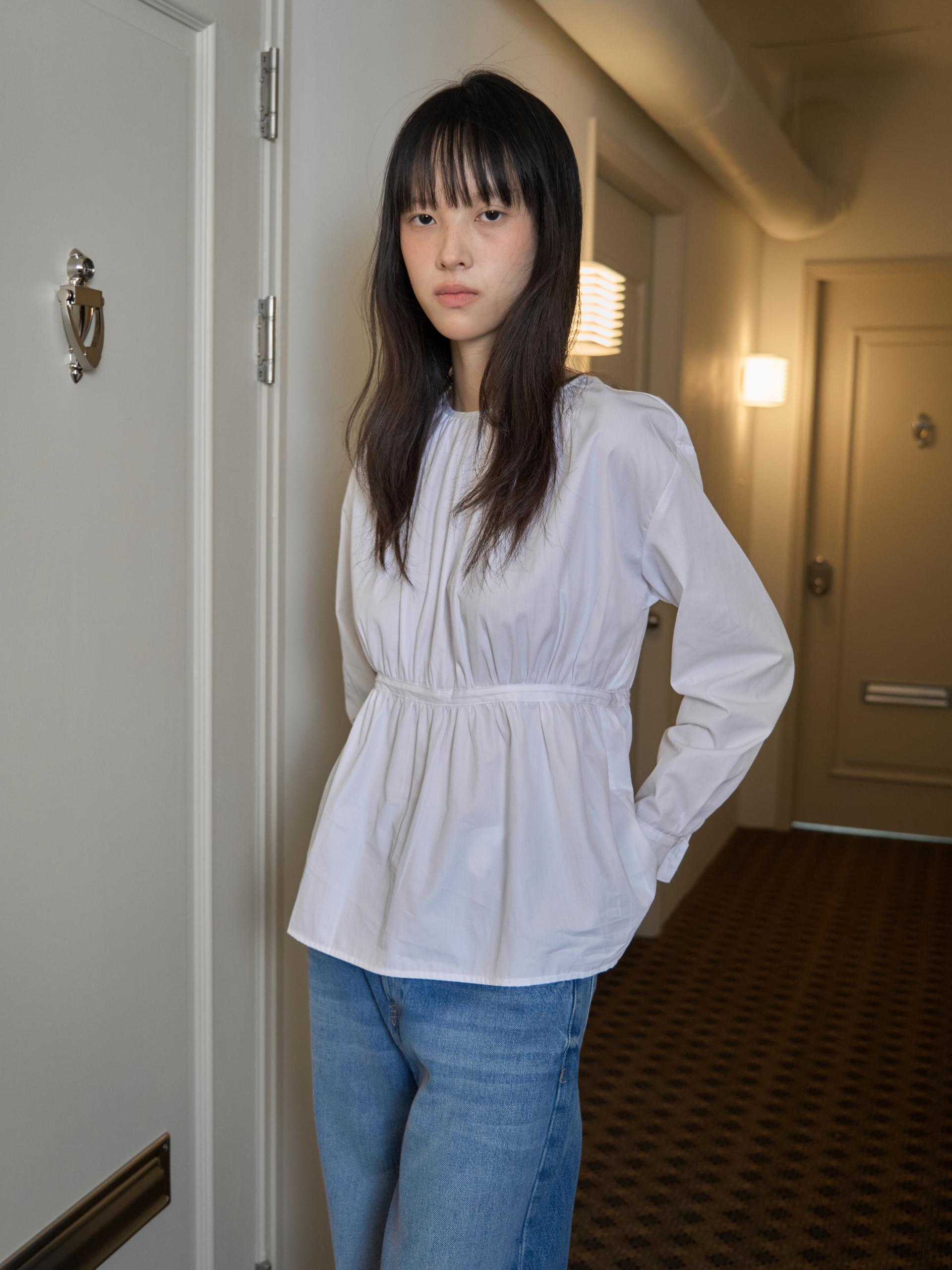 TAPE DETAIL SHIRRED BLOUSE_WHITE