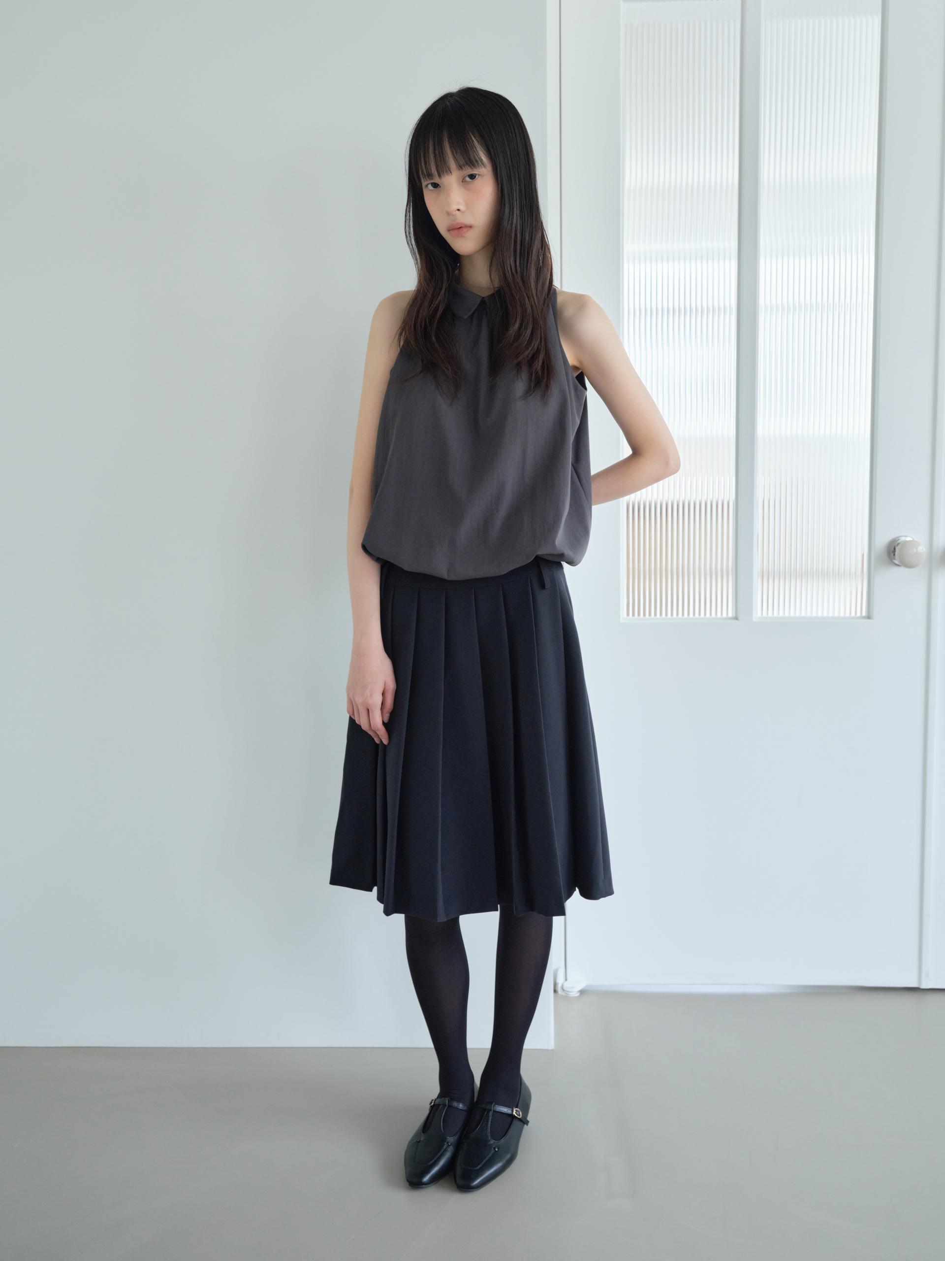 COLLARED HALTER TOP_CHARCOAL