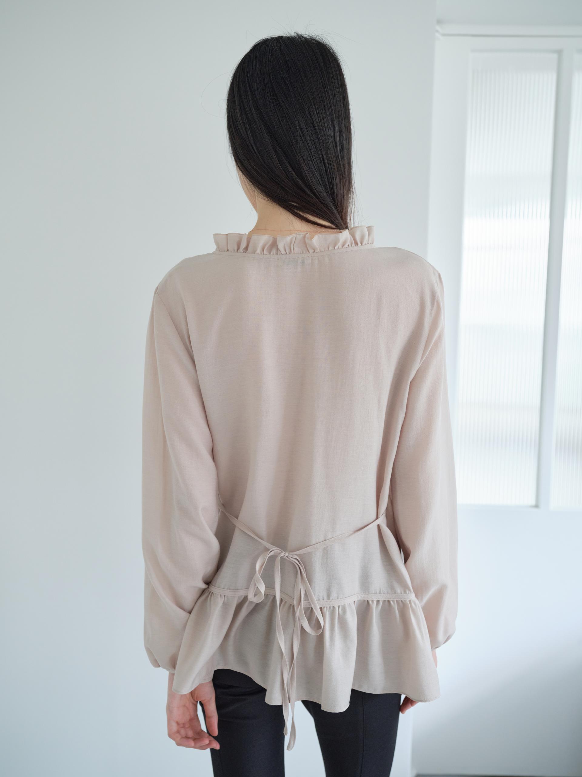 V-NECK RUFFLE WRAP BLOUSE_BEIGE