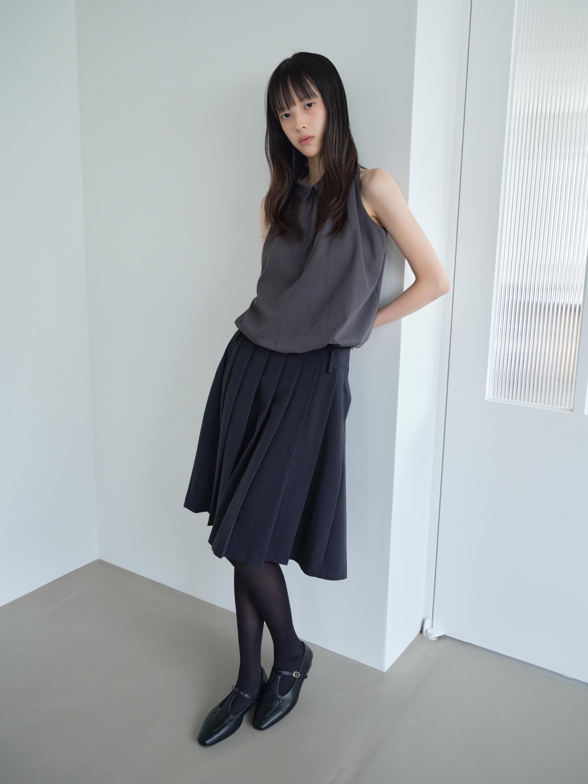 COLLARED HALTER TOP_CHARCOAL