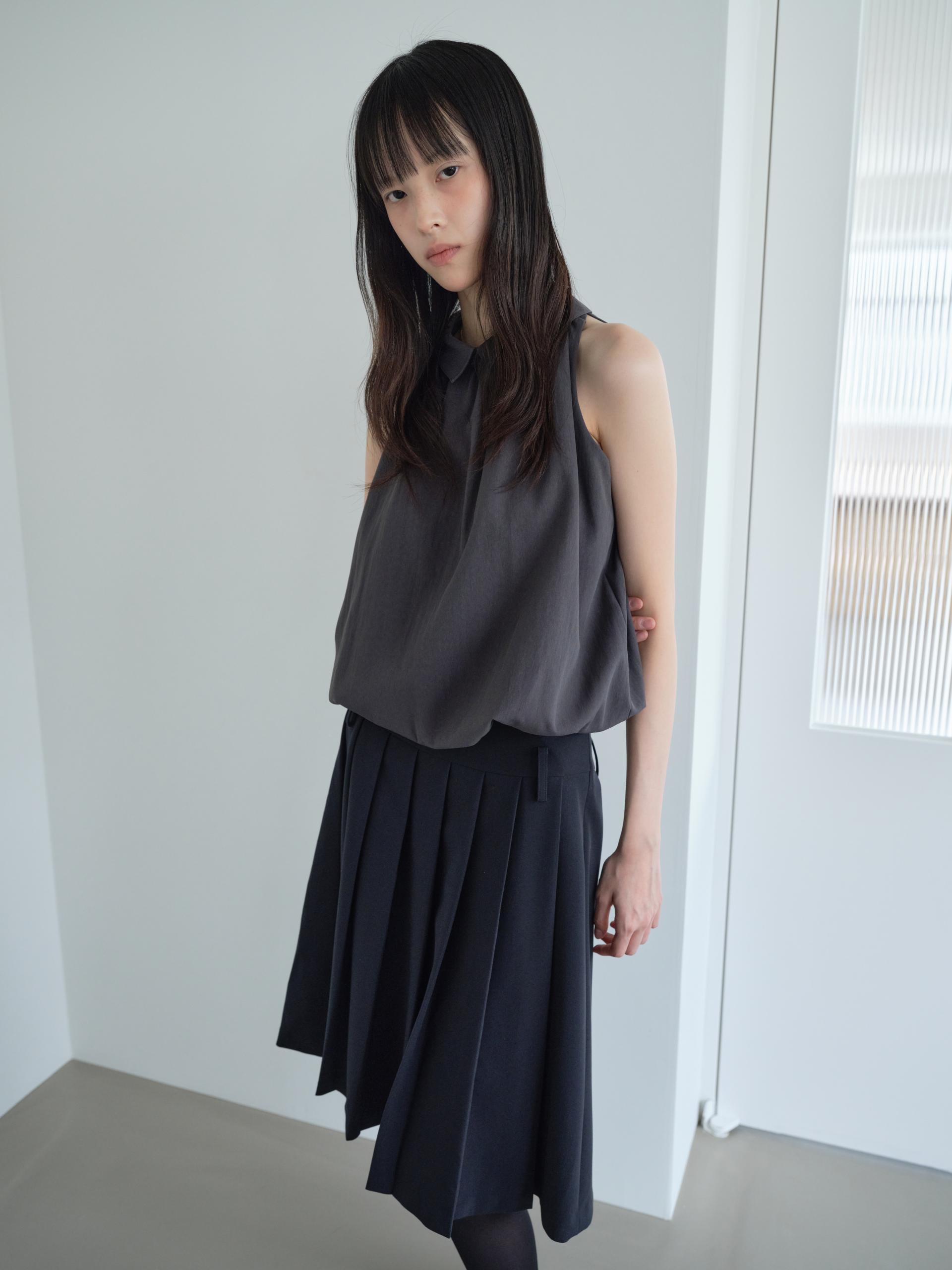 COLLARED HALTER TOP_CHARCOAL