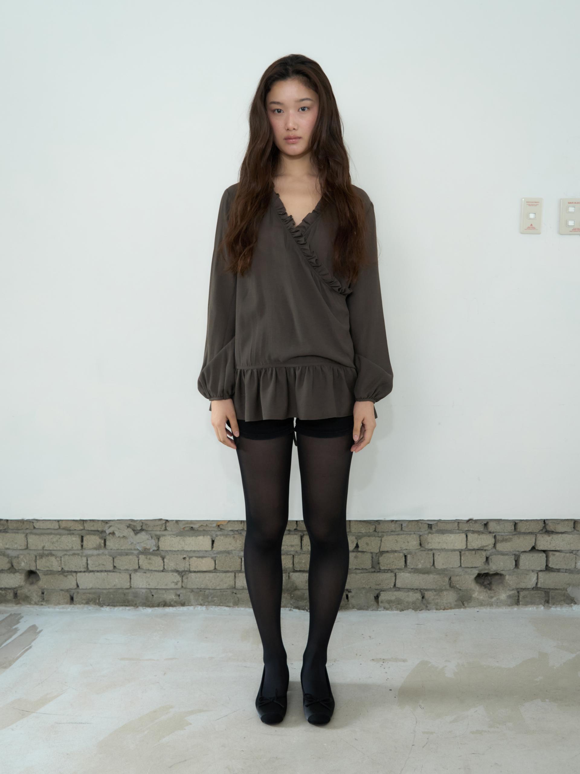 V-NECK RUFFLE WRAP BLOUSE_BROWN