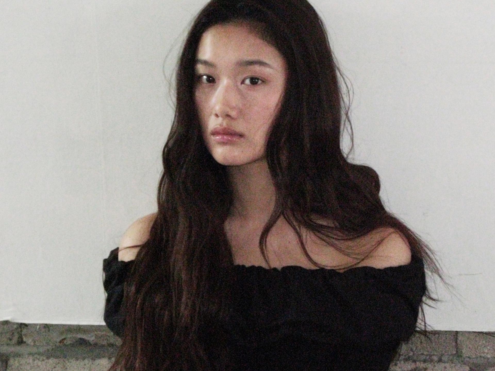 ROMANTIC OFF-SHOULDER SHIRRED TOP_BLACK