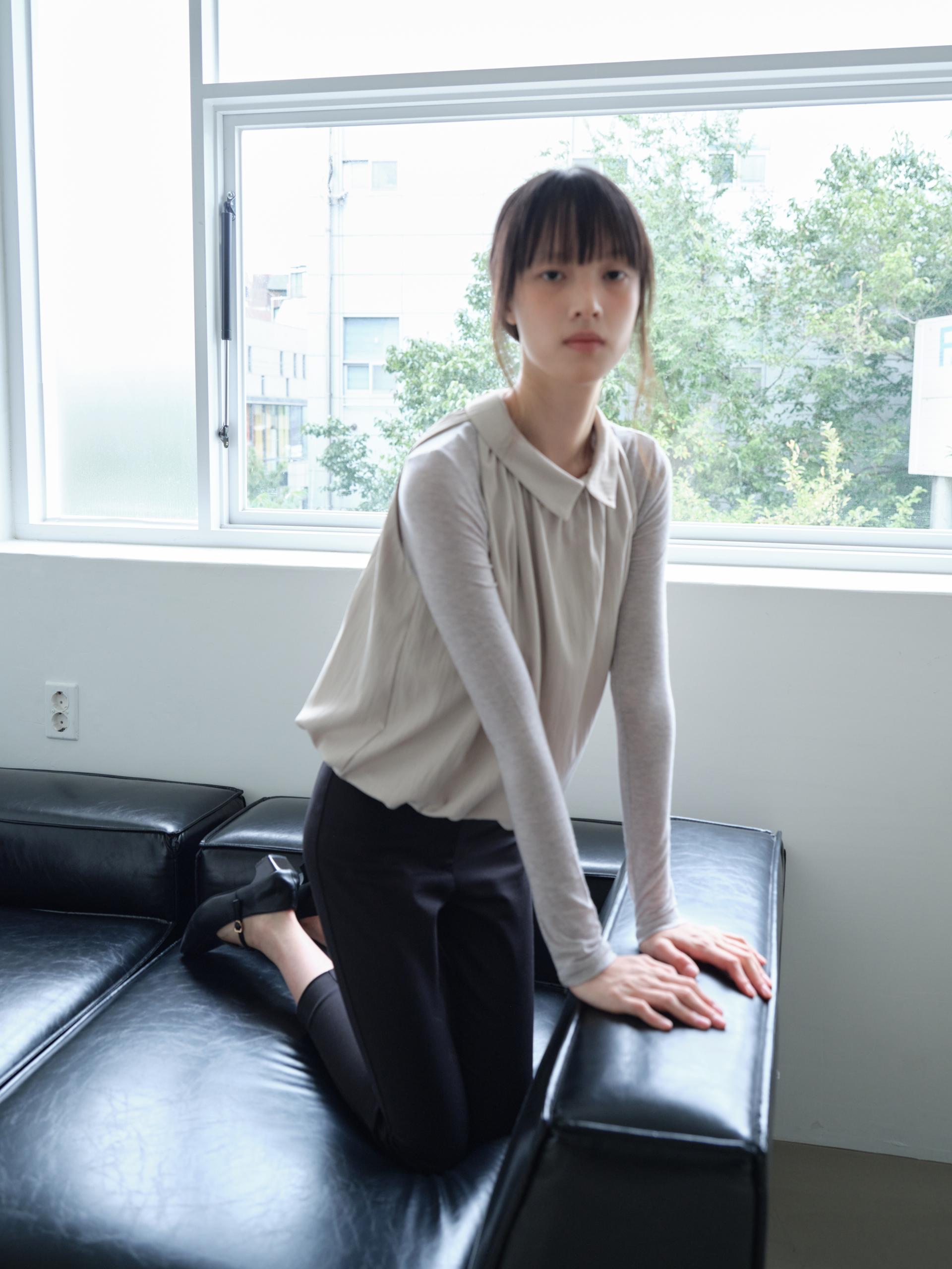 COLLARED HALTER TOP_BEIGE