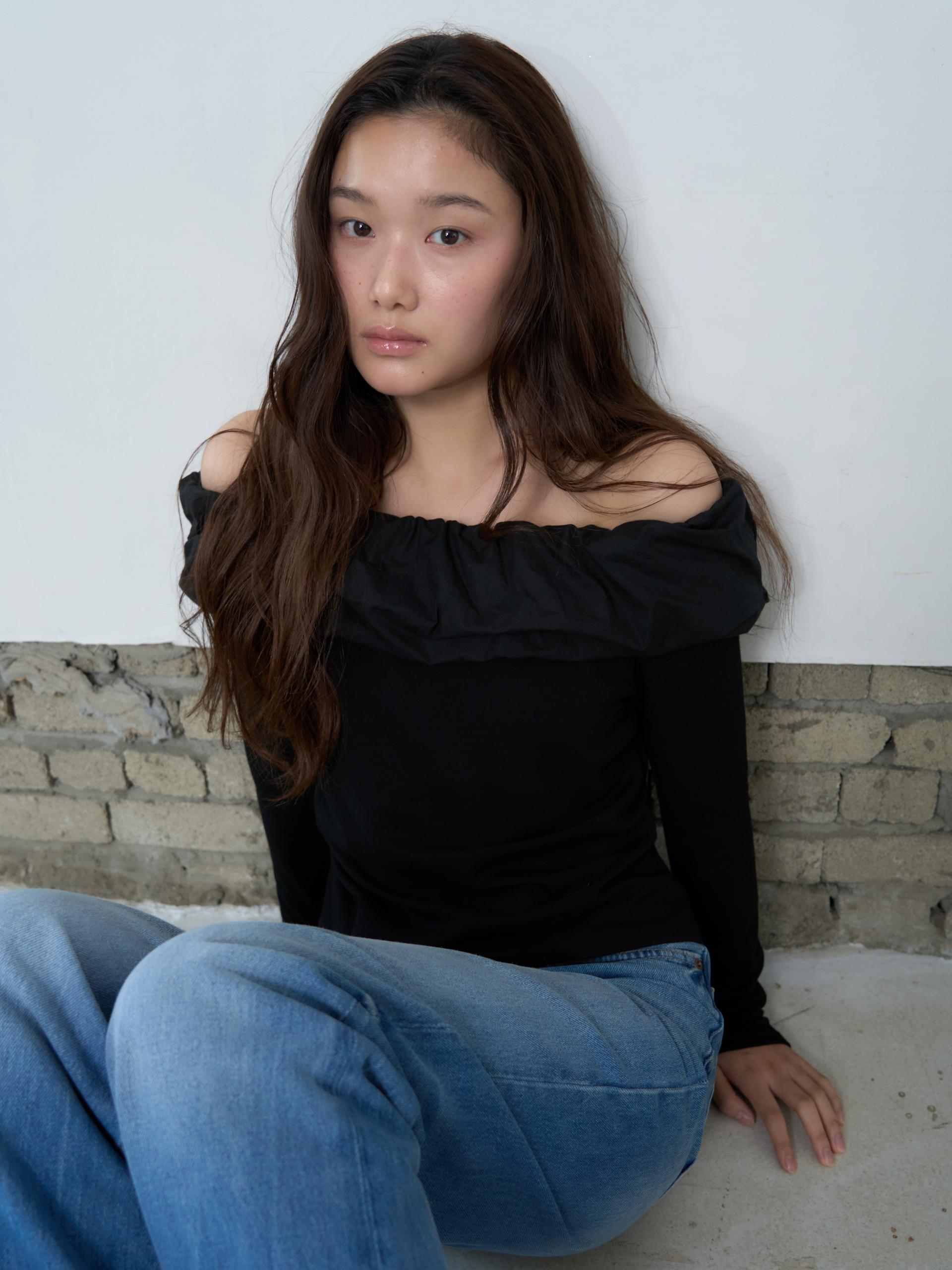 ROMANTIC OFF-SHOULDER SHIRRED TOP_BLACK
