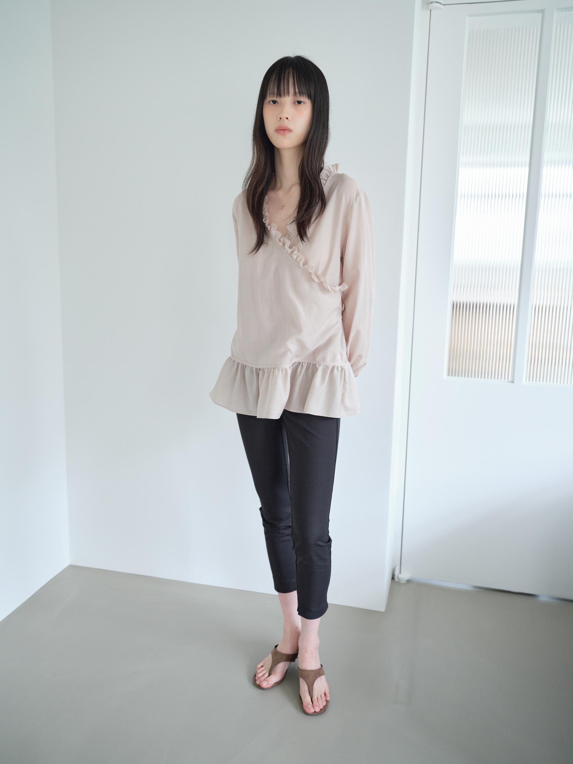 V-NECK RUFFLE WRAP BLOUSE_BEIGE