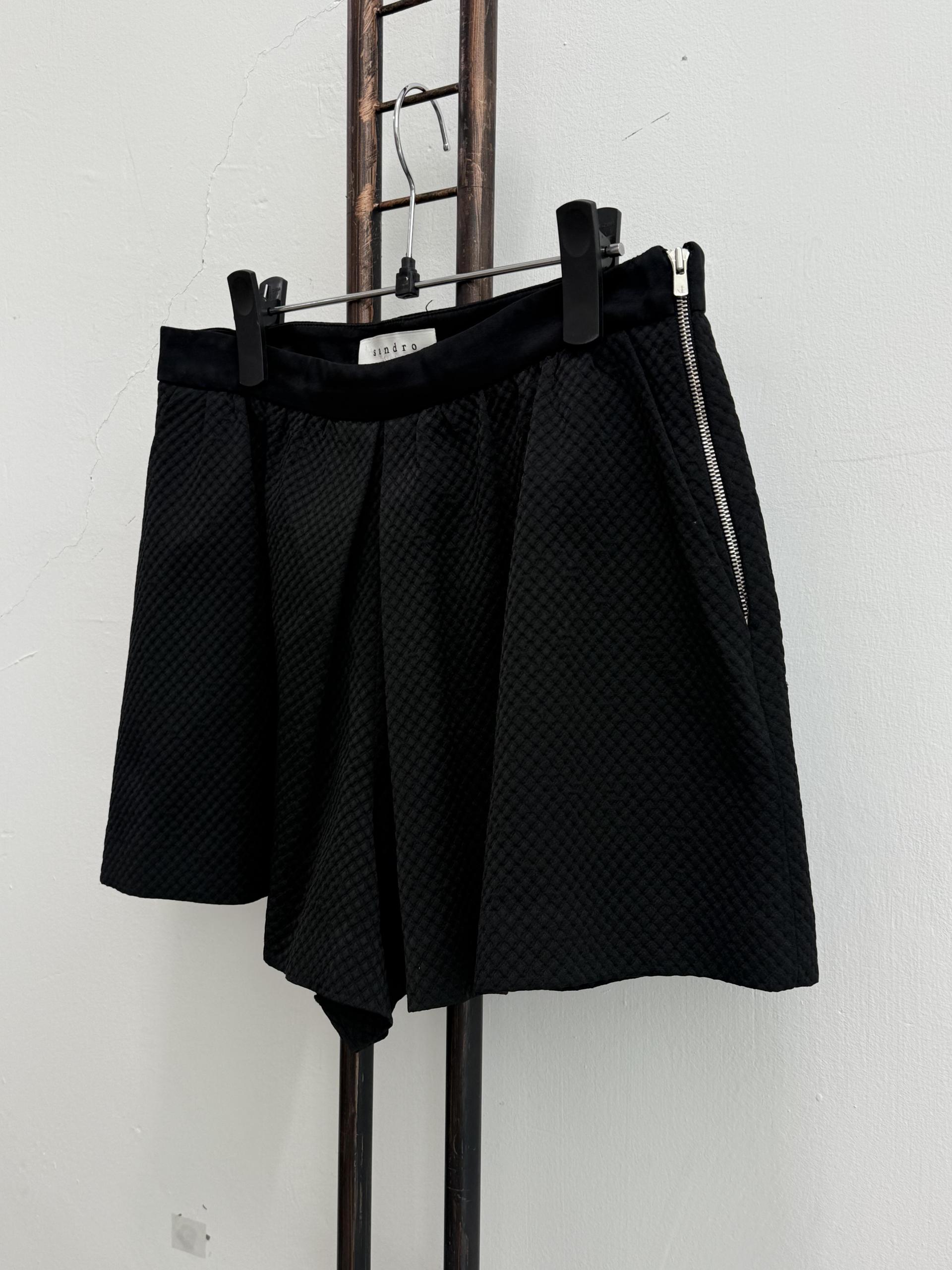 정품 산드로 SANDRO 퀼팅 숏 팬츠 블랙