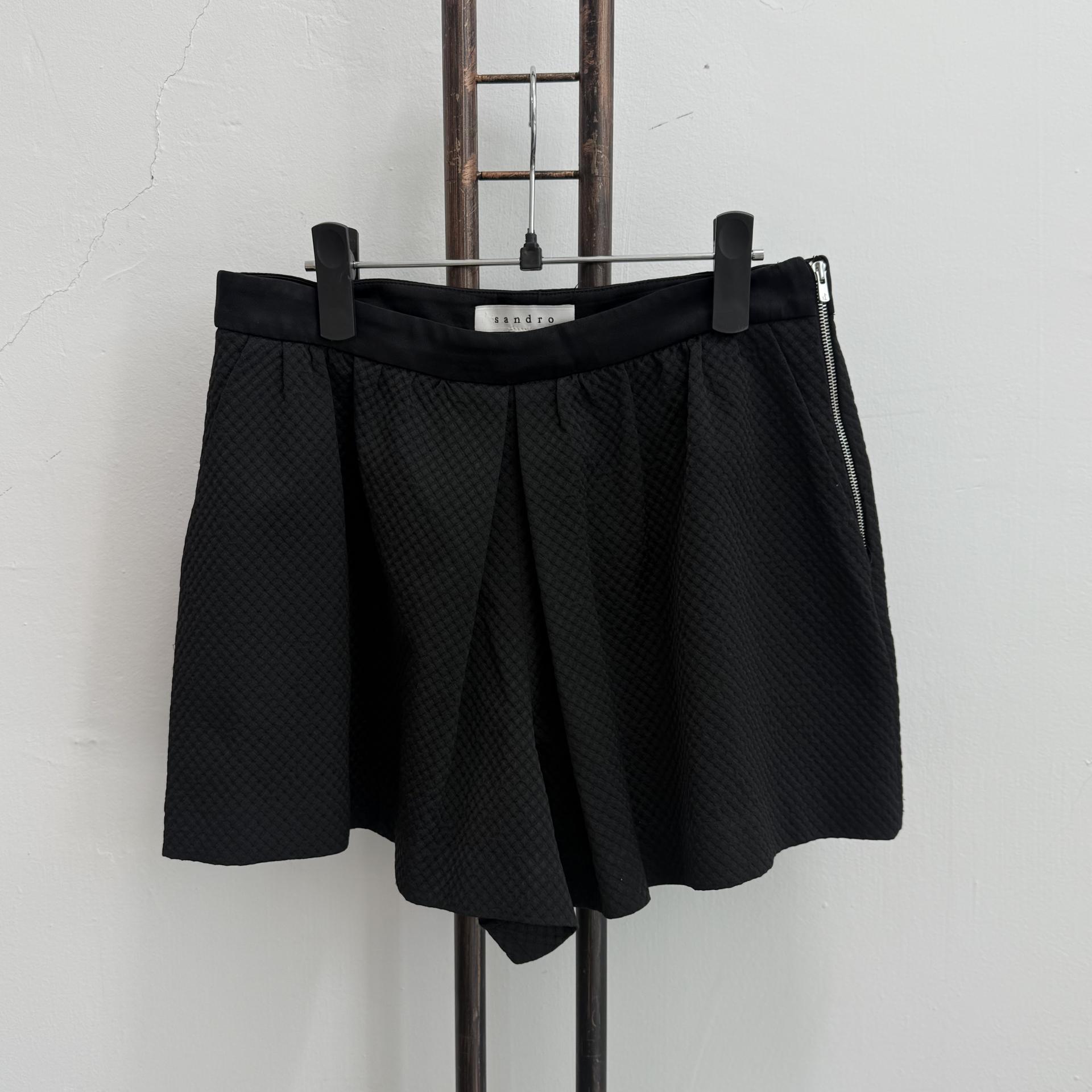 정품 산드로 SANDRO 퀼팅 숏 팬츠 블랙