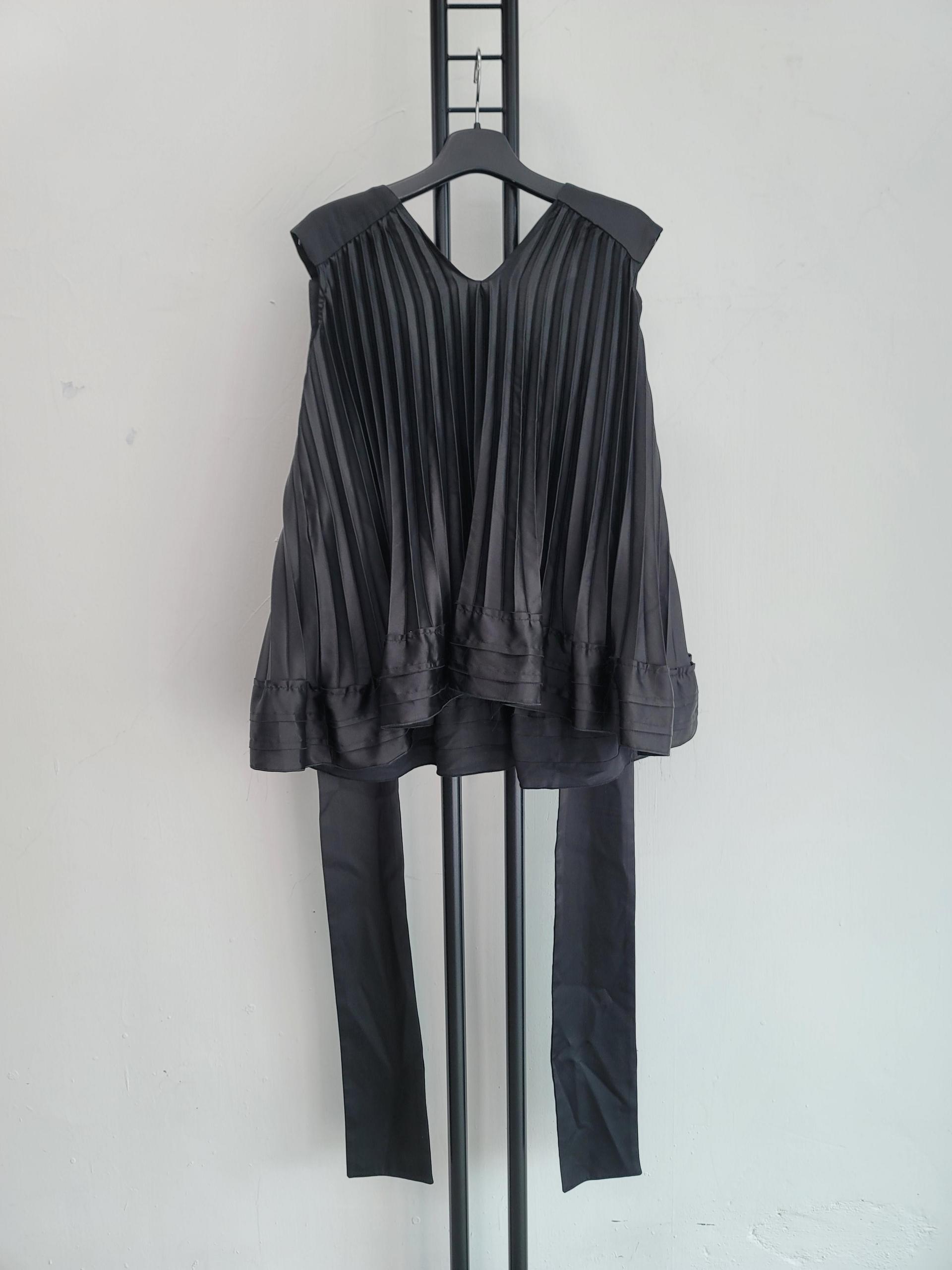 정품 로트레쇼츠 L'AUTRE CHOSE 블랙 플리츠 뷔스티에 롱 슬리브