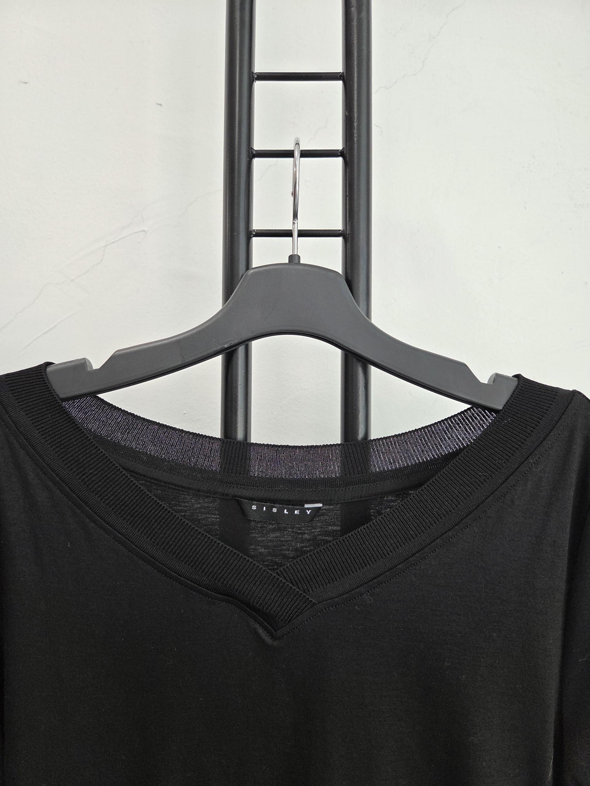 정품 시슬리 SISLEY 블랙 브이넥 티셔츠