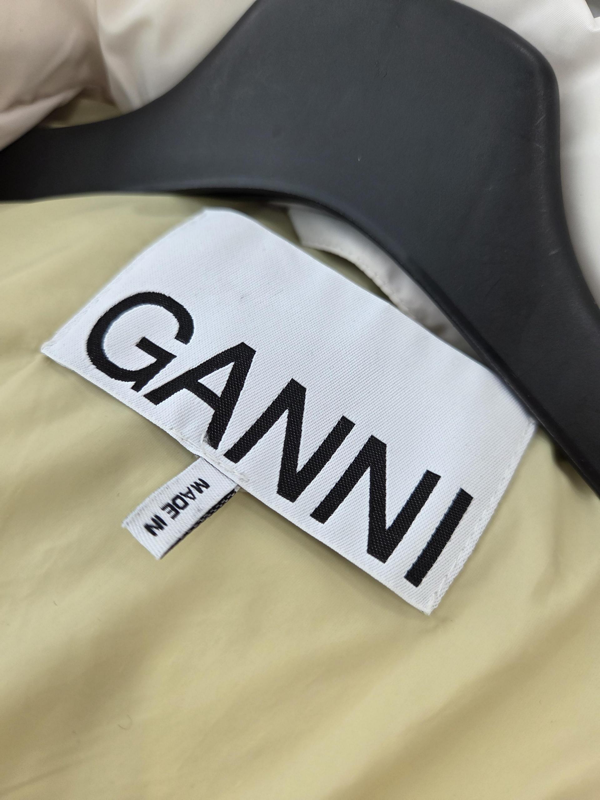 정품 가니 GANNI 화이트 패딩