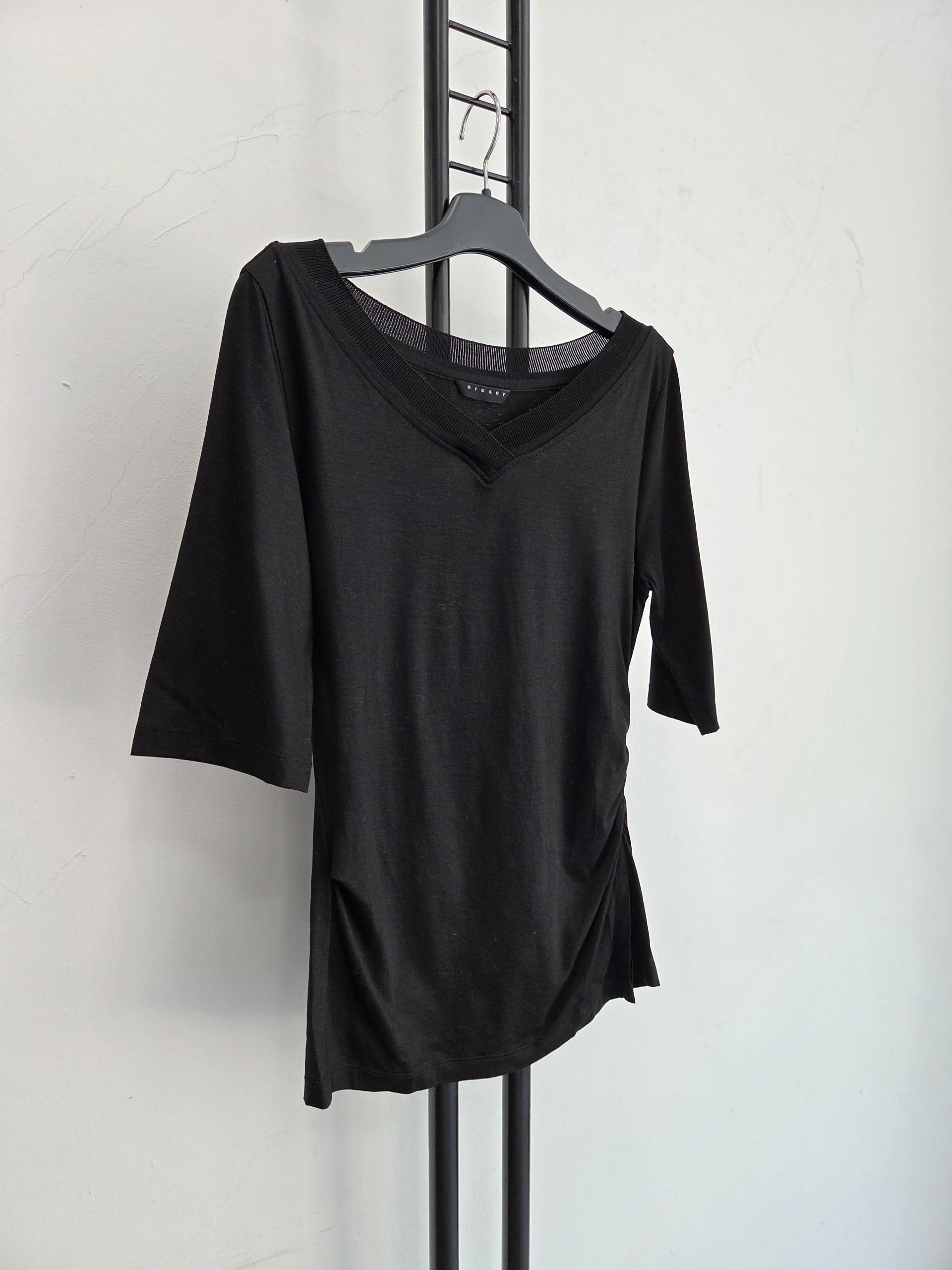 정품 시슬리 SISLEY 블랙 브이넥 티셔츠