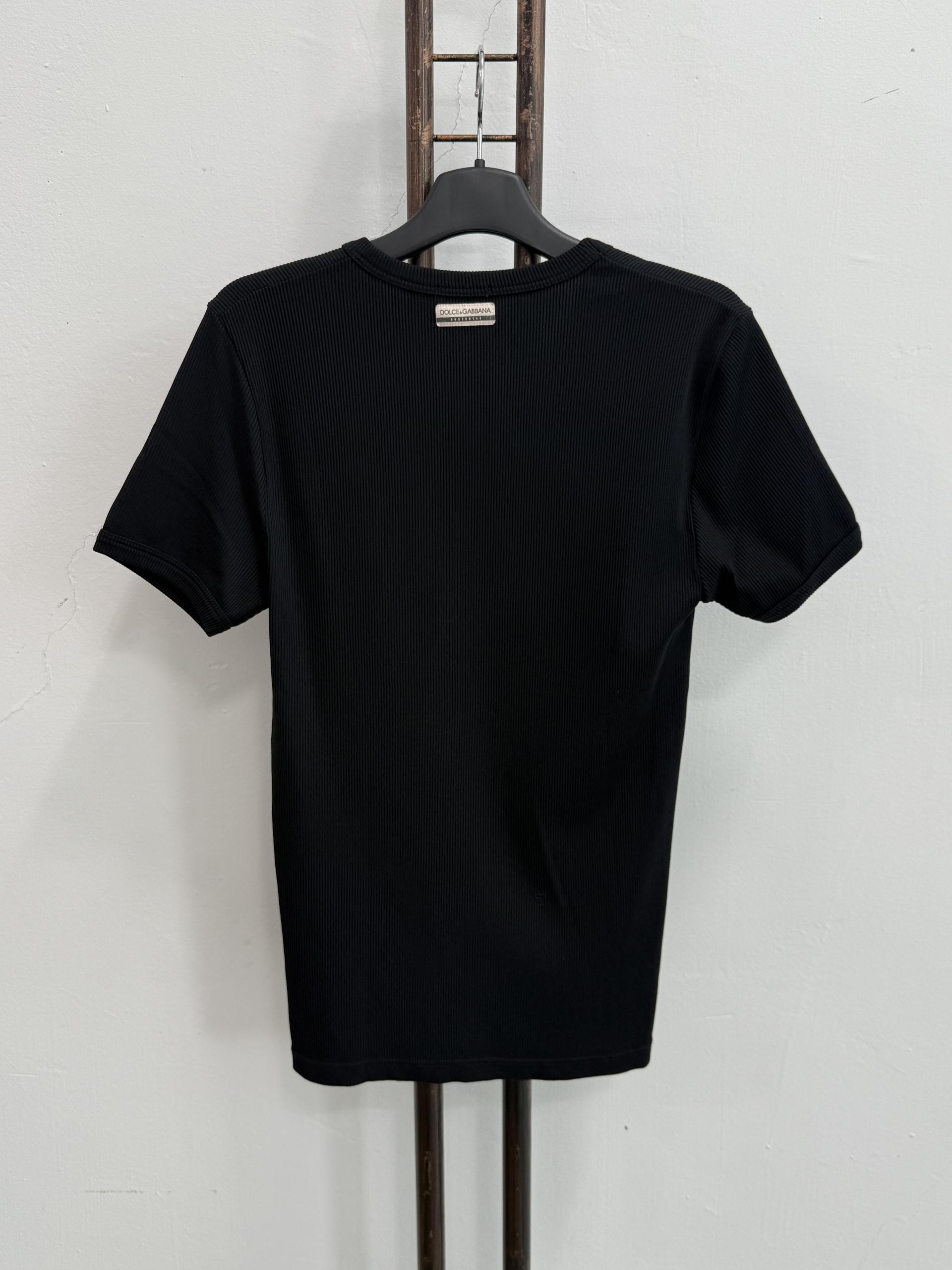 정품 돌체앤가바나 Dolce&Gabbana 블랙 반팔 브이넥 반팔