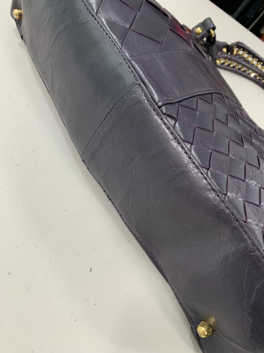 BCBG 매시 가죽 딥퍼플 숄더백
