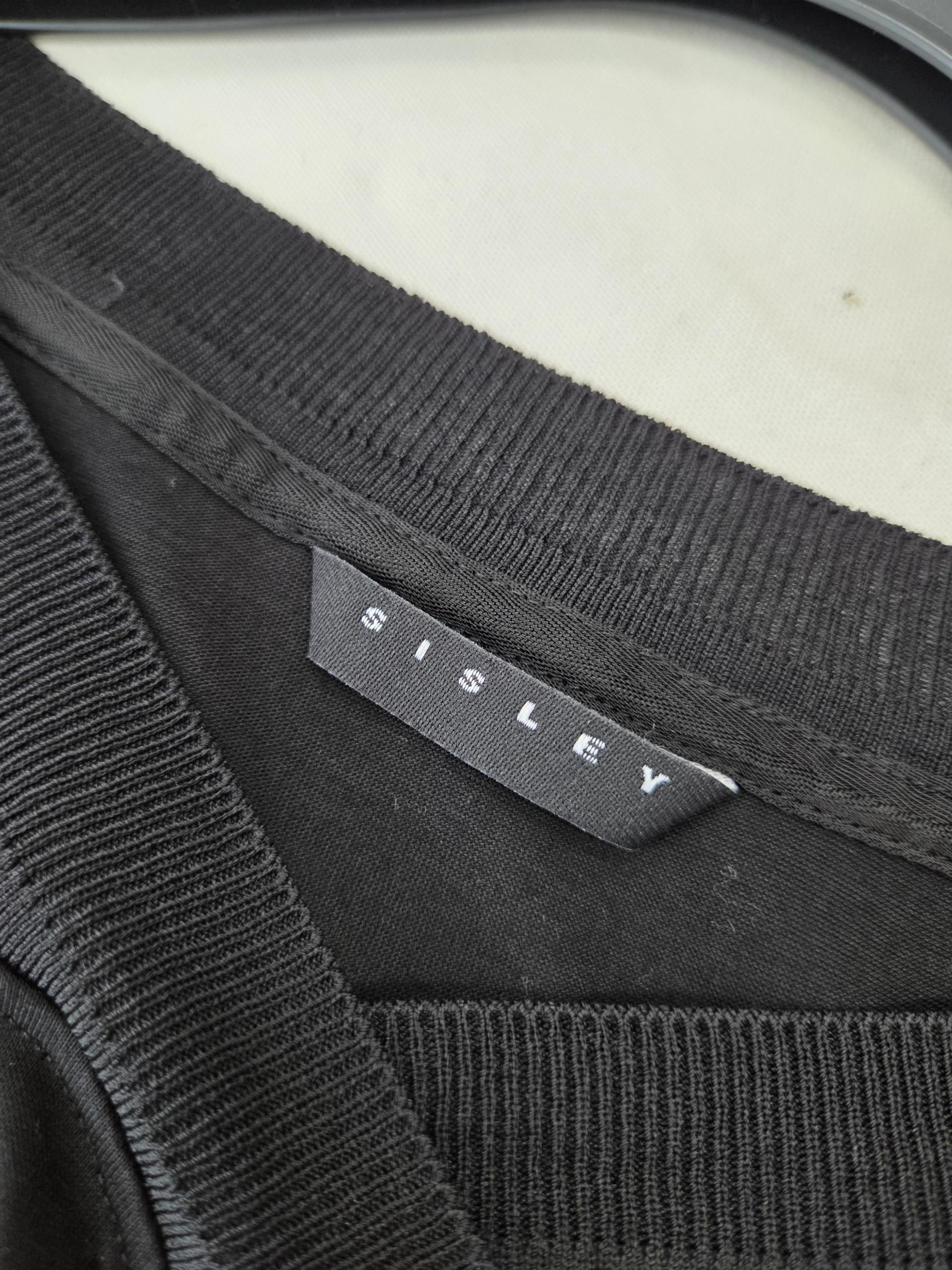 정품 시슬리 SISLEY 블랙 브이넥 티셔츠