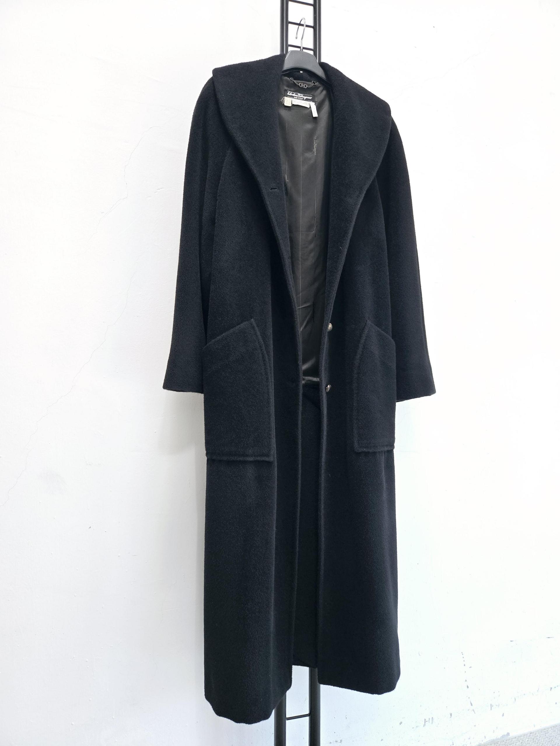 정품 페레가모 FERRAGAMO 알파카 블랙 롱 코트