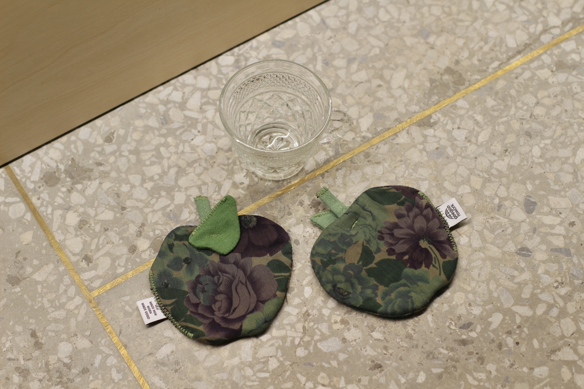moss apple coaster