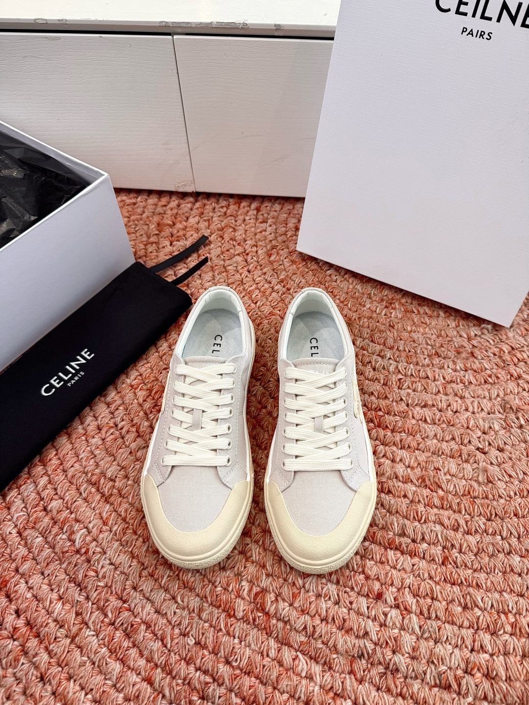 셀린느(CELINE) 트리오페 로고 스니커즈 신발