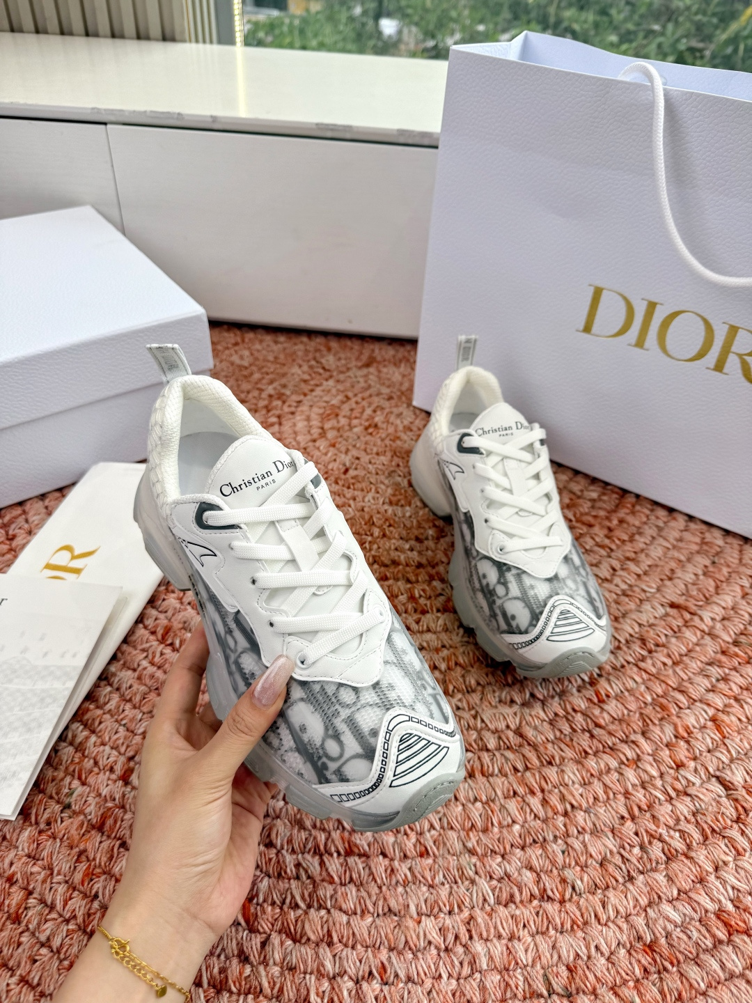 디올(DIOR) CD 로고 스니커즈 신발